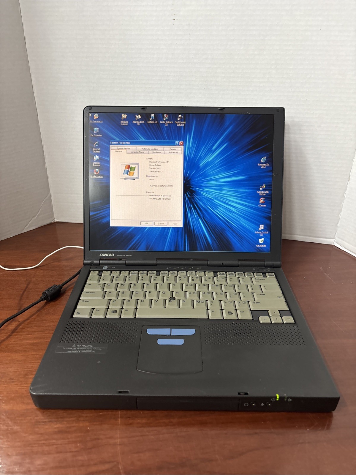Vintage Compaq Armada M700 Laptop P3 @ 700 MHz Windows 2000 ***Read