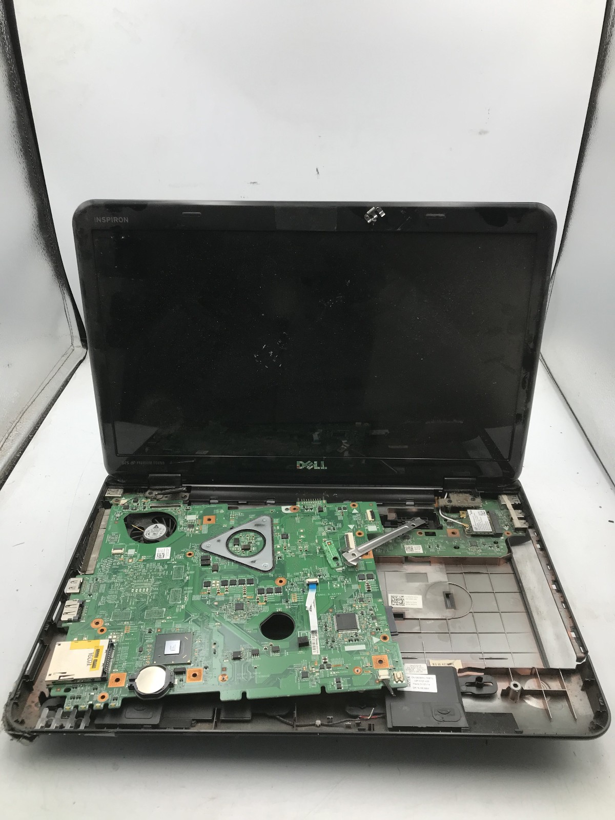 DELL INSPIRON N5110 – FOR PARTS/NO POWER – INTEL I5 2ND GEN – NO RAM – READ -BB