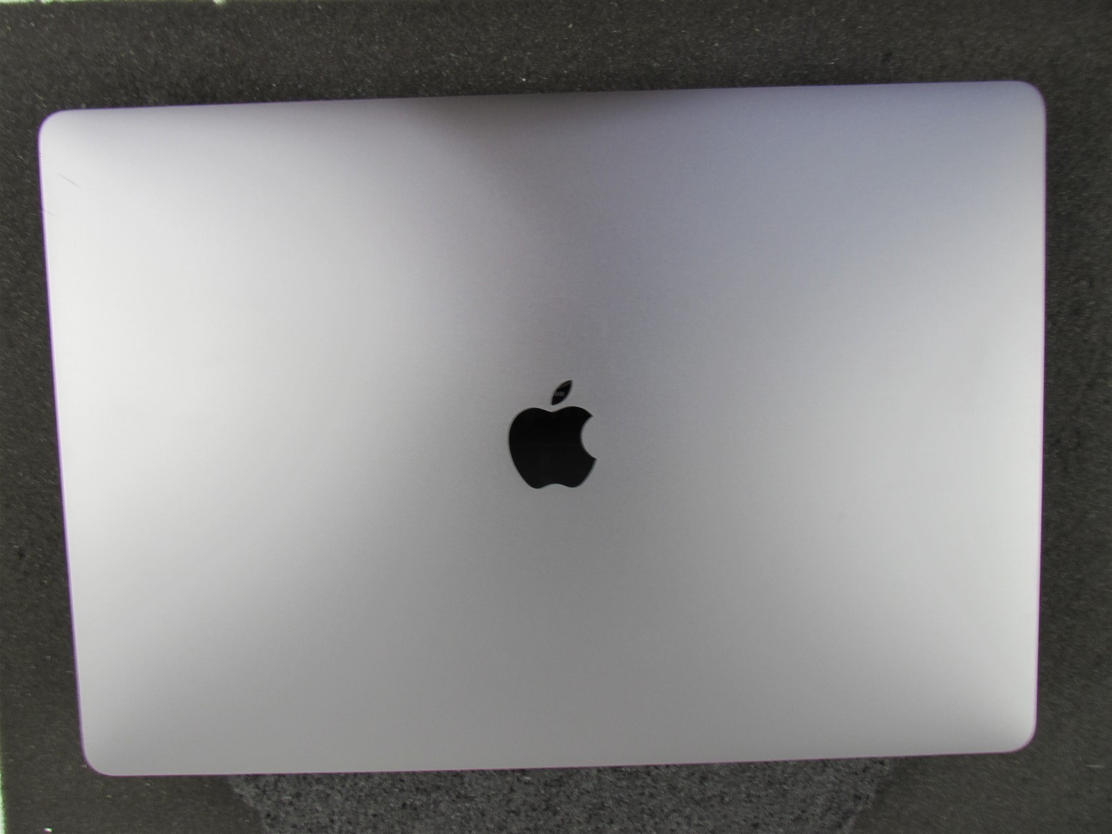 APPLE MACBOOK PRO A2141 3072X1920 I9-9980Hk 1TB SSD 32GB RAM AMD GPU NO O.S