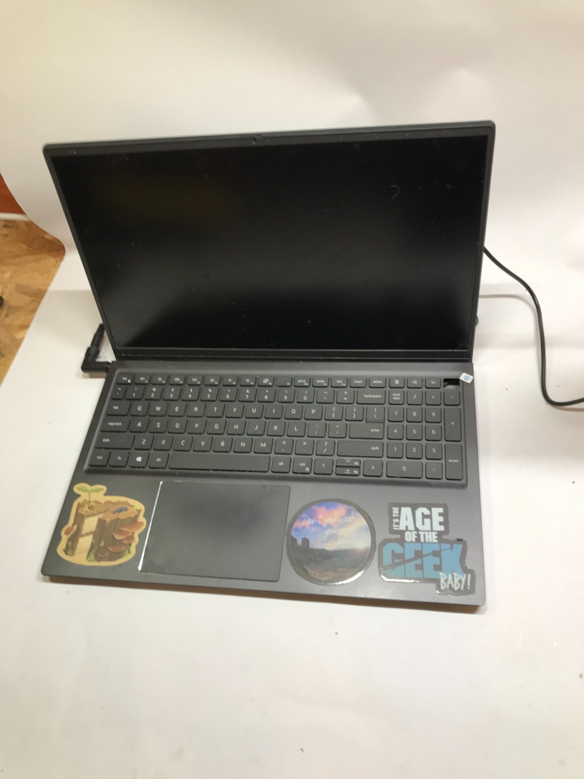 Dell Inspiron 5515 15″ AMD Ryzen 5 NO RAM NO HDD/OS For Parts READ DESCRIPTION