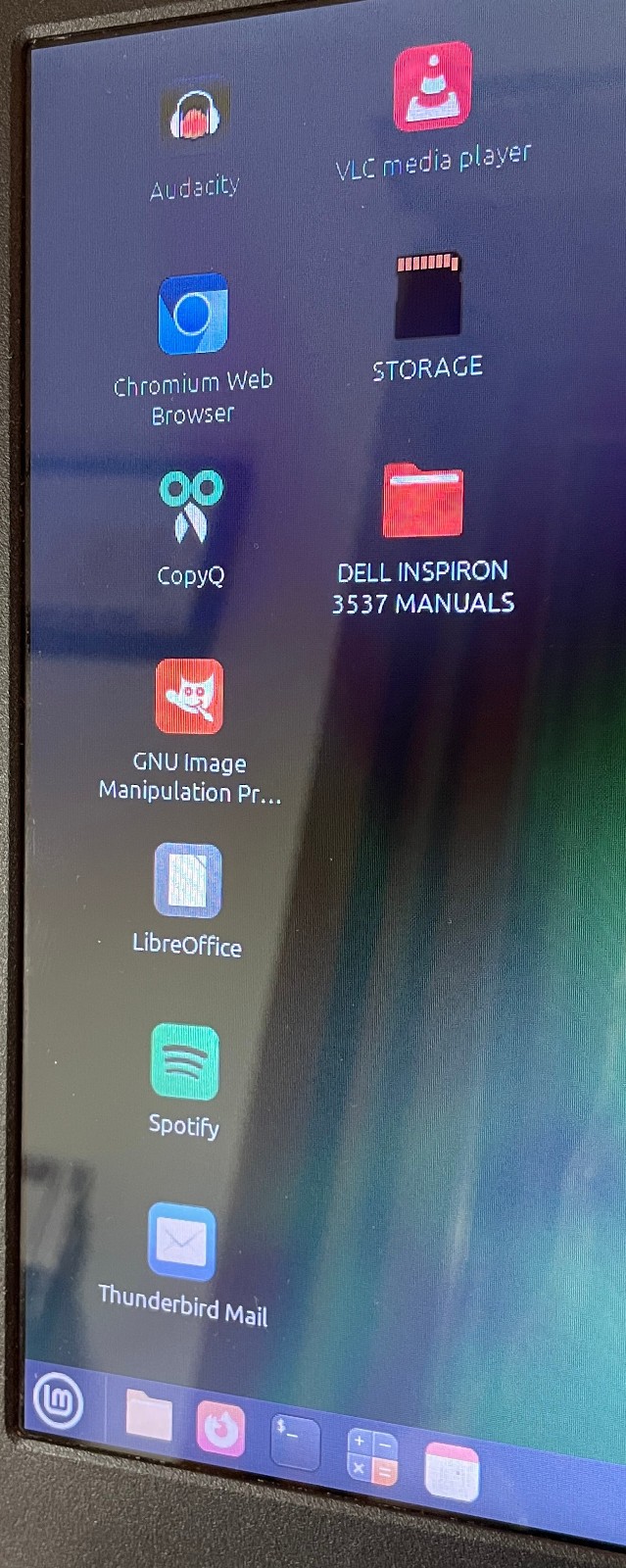 DELL INSPIRON 15-3537 Laptop 15″ i3 256gb+1tb Linux Mint 22.3-extras-15