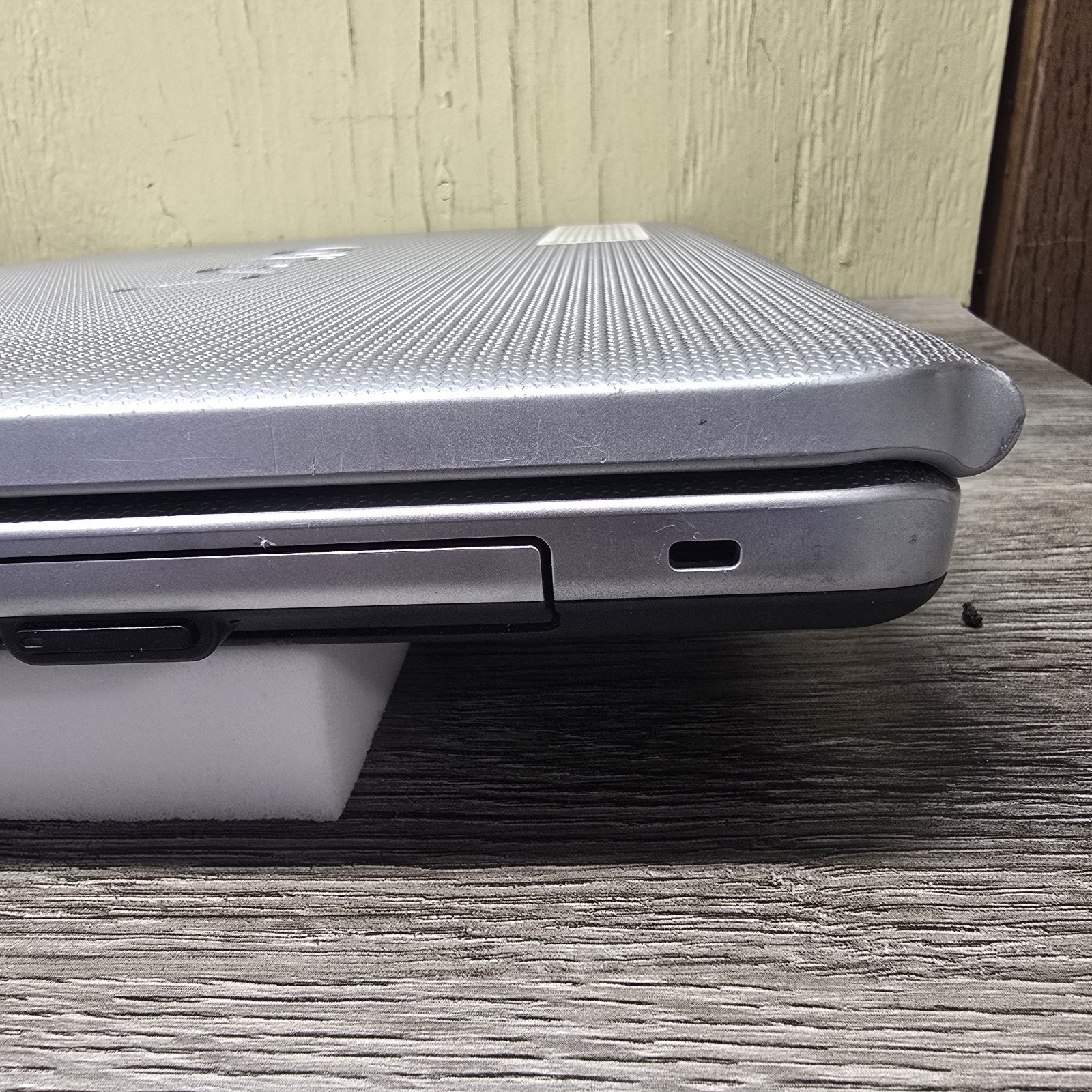 Sony VAIO Notebook PC VGN-NS110E 15.4 AMD Athlon 64 X2 2GB No Charger