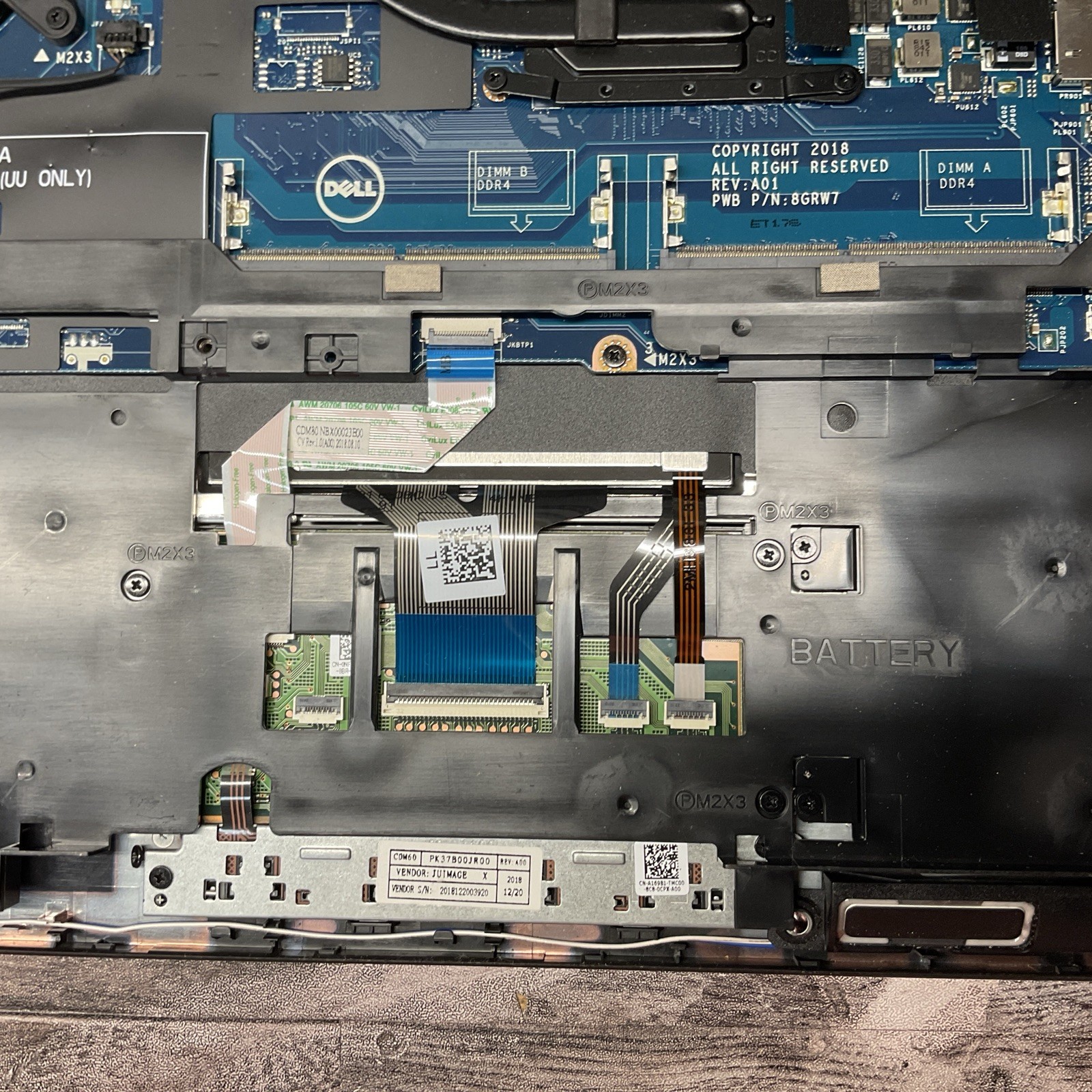 Dell Latitude 5590 / No POST / Cracked Screen / No RAM / No SSD / O10