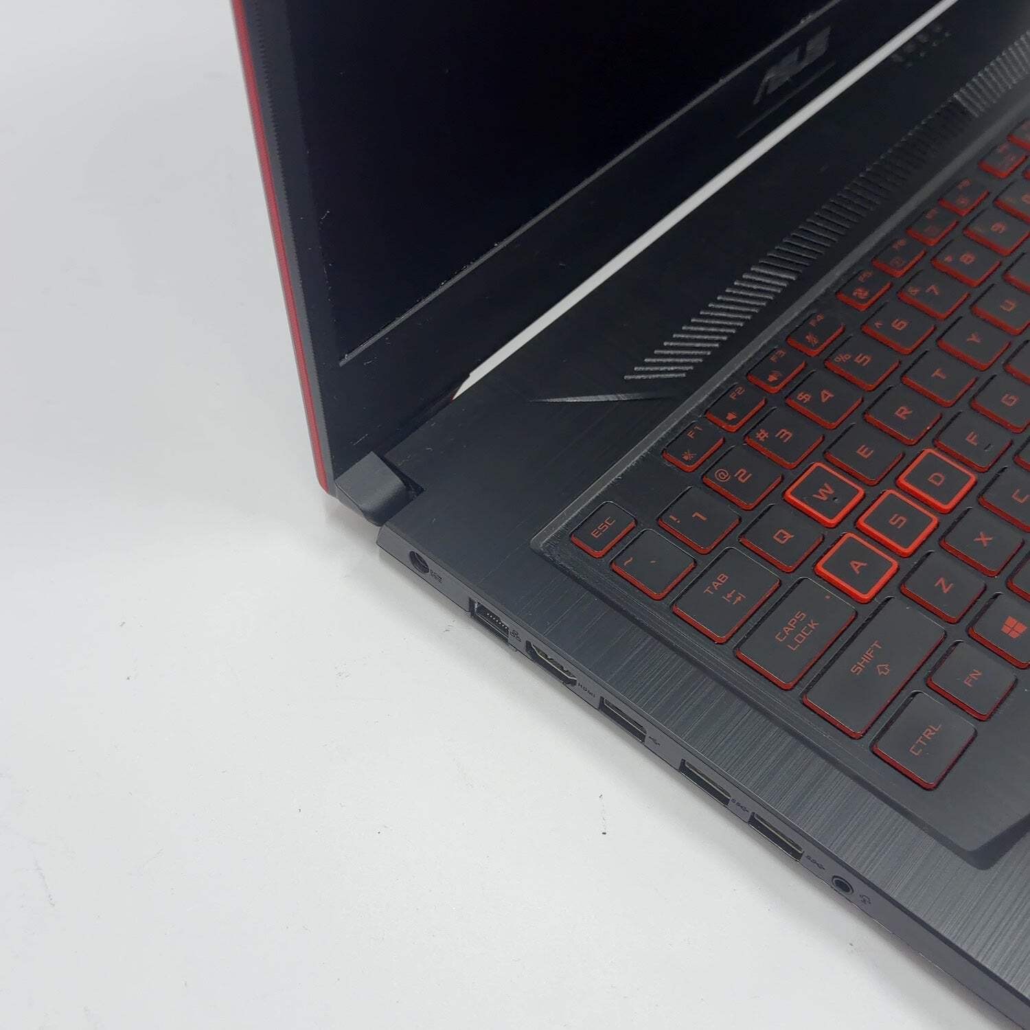 Asus TUF GAMING FX705DY 17.3″ Ryzen 5 3550H 2.1GHz 8GB RAM 512GB SSD AMD RX 560