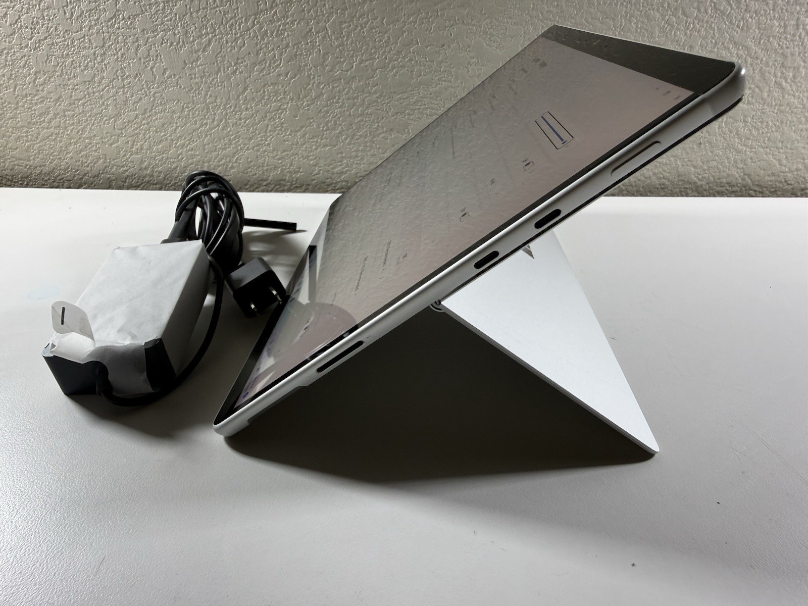 Microsoft Surface Pro 8 (1982) i5-1145G7 – 16GB RAM – 256GB 120Hz – Win 11 Pro