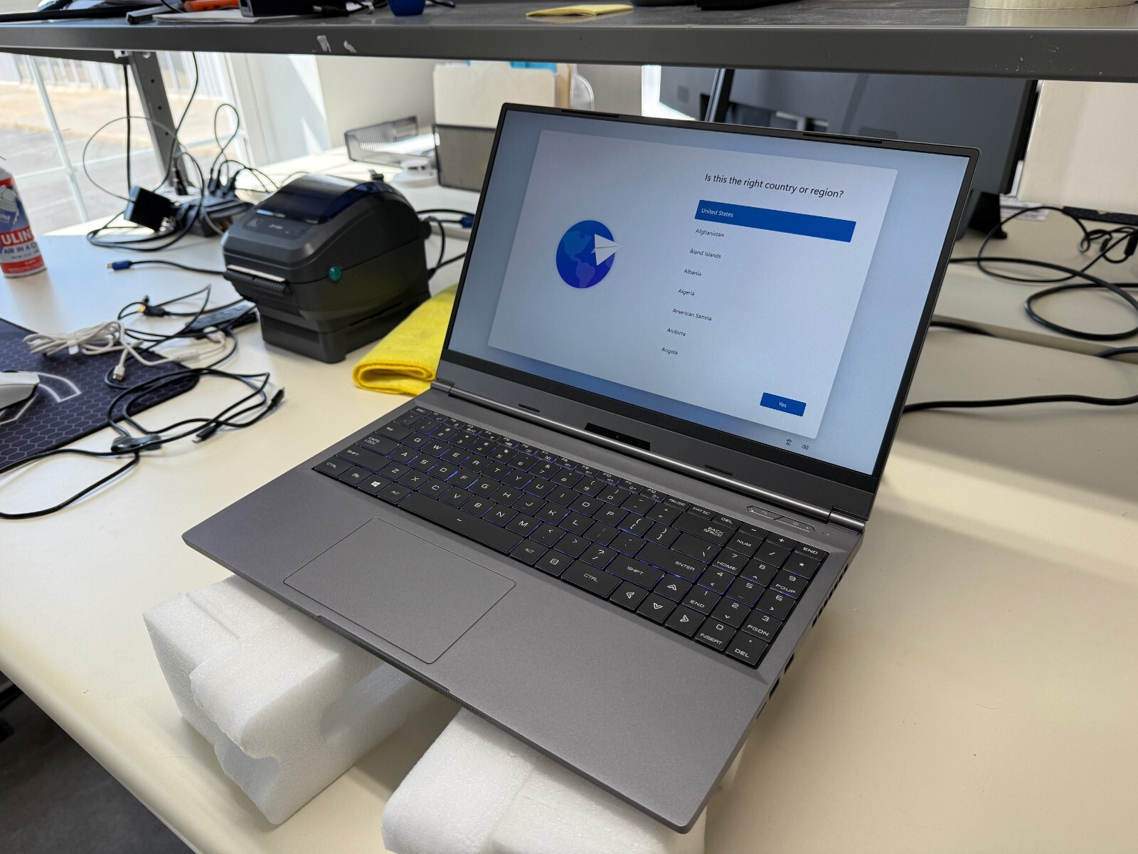 Eluktronics MAX-15 15.6″ FHD display i7 10875H Nvidia GTX 2070 Super 1TB 32GB