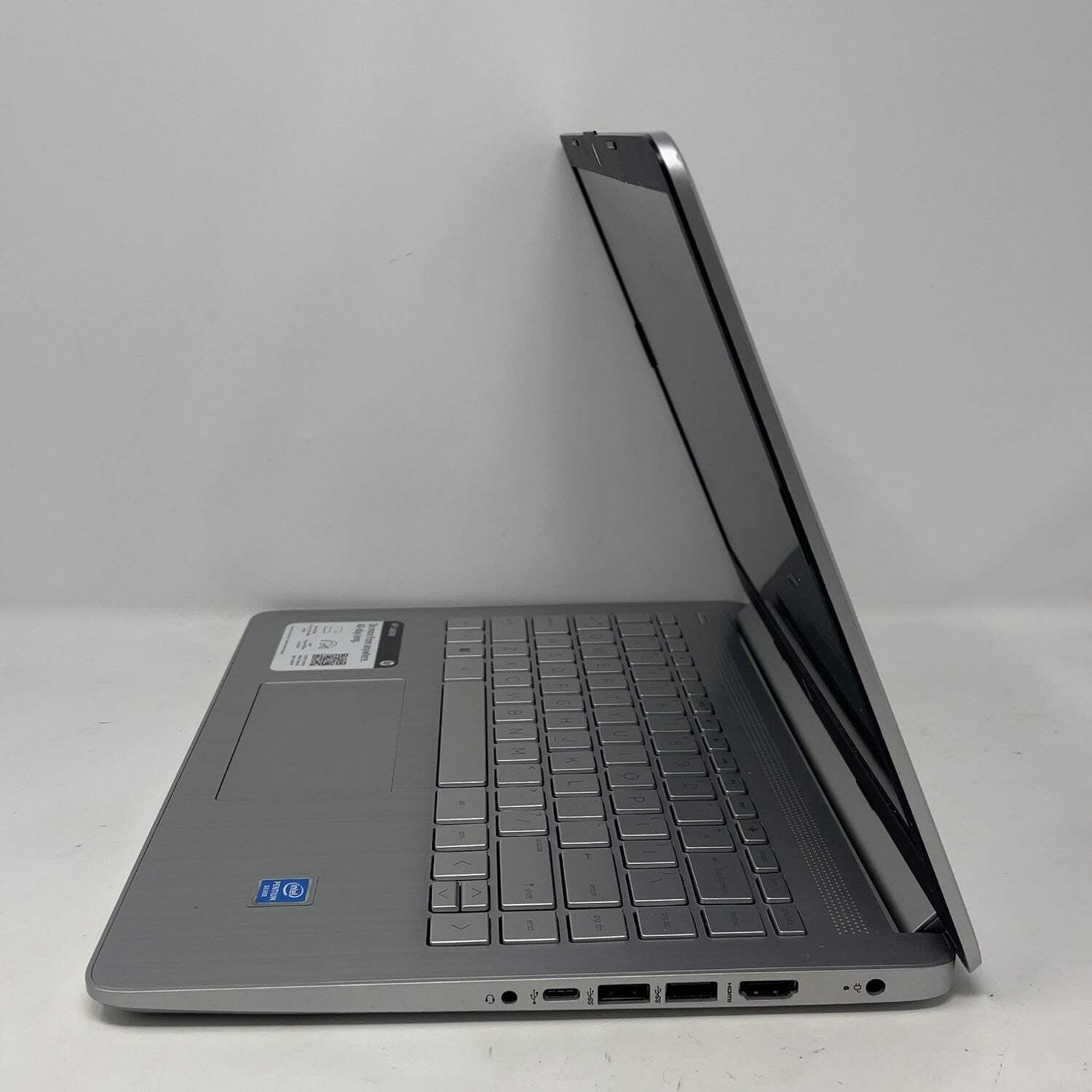 HP Laptop 14-DQ0057NR 15.6″ Pentium Silver N5030 1.1GHz 4GB RAM 60GB SSD