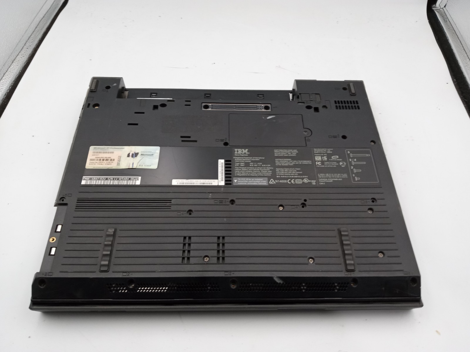 Lenovo IBM ThinkPad R52 15″ Laptop Intel CPU – MISSING PARTS – READ -RR