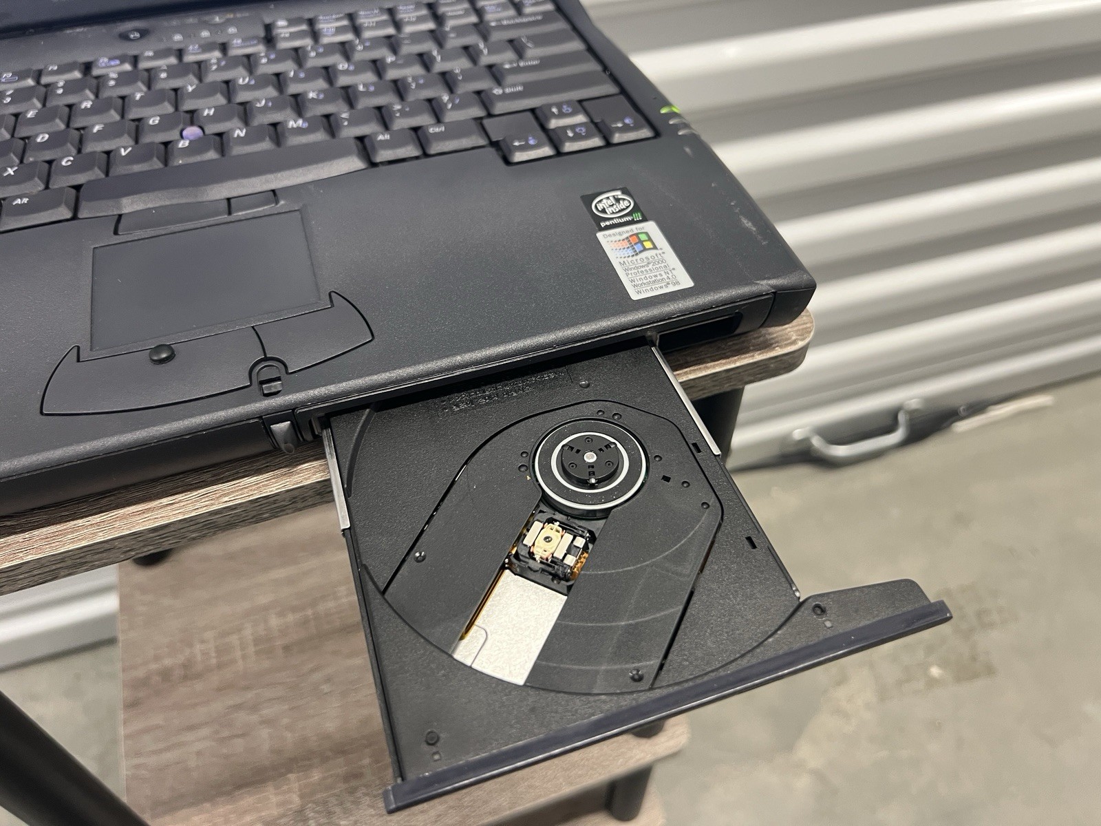 Vintage Dell Latitude C600 Retro Laptop Windows 98 SE CD, Serial, ATI Graphics