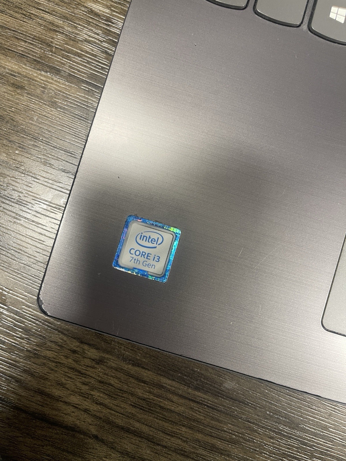 Lenovo Intel Core i3-7100 CPU. Version 1511