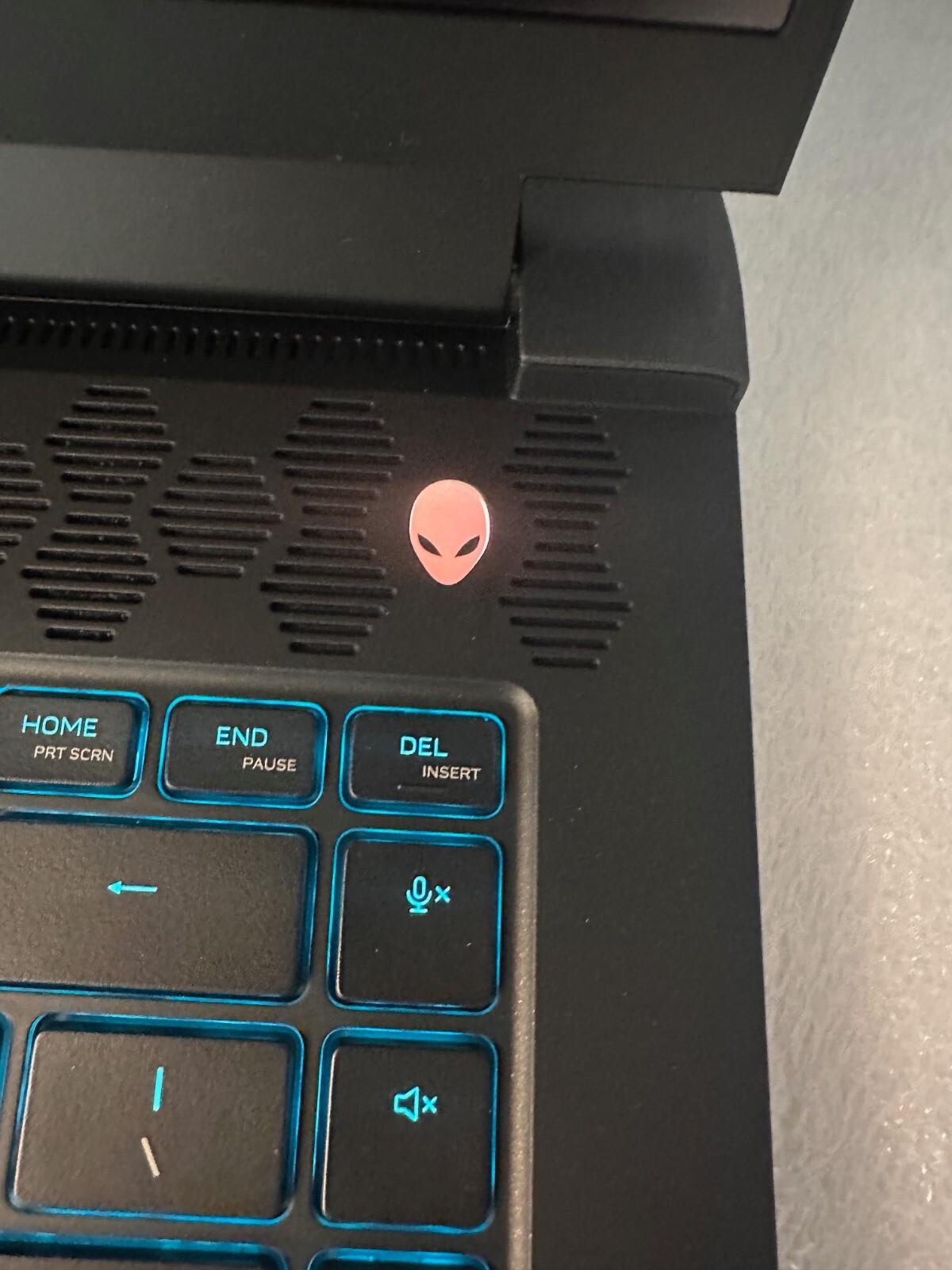 Dell Alienware 15.6″ FHD m15 Ryzen Edition R5 AMD Ryzen 7 5800H 16gb ram 512gb