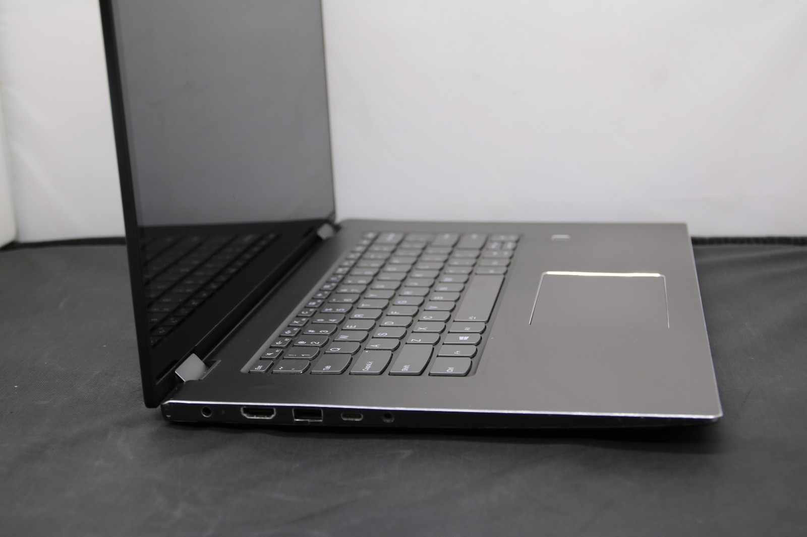 Lenovo IdeaPad Flex 5 1570 – i5-7200U – 8GB, 1TB, 15.6″, Windows 11 – No Adapter