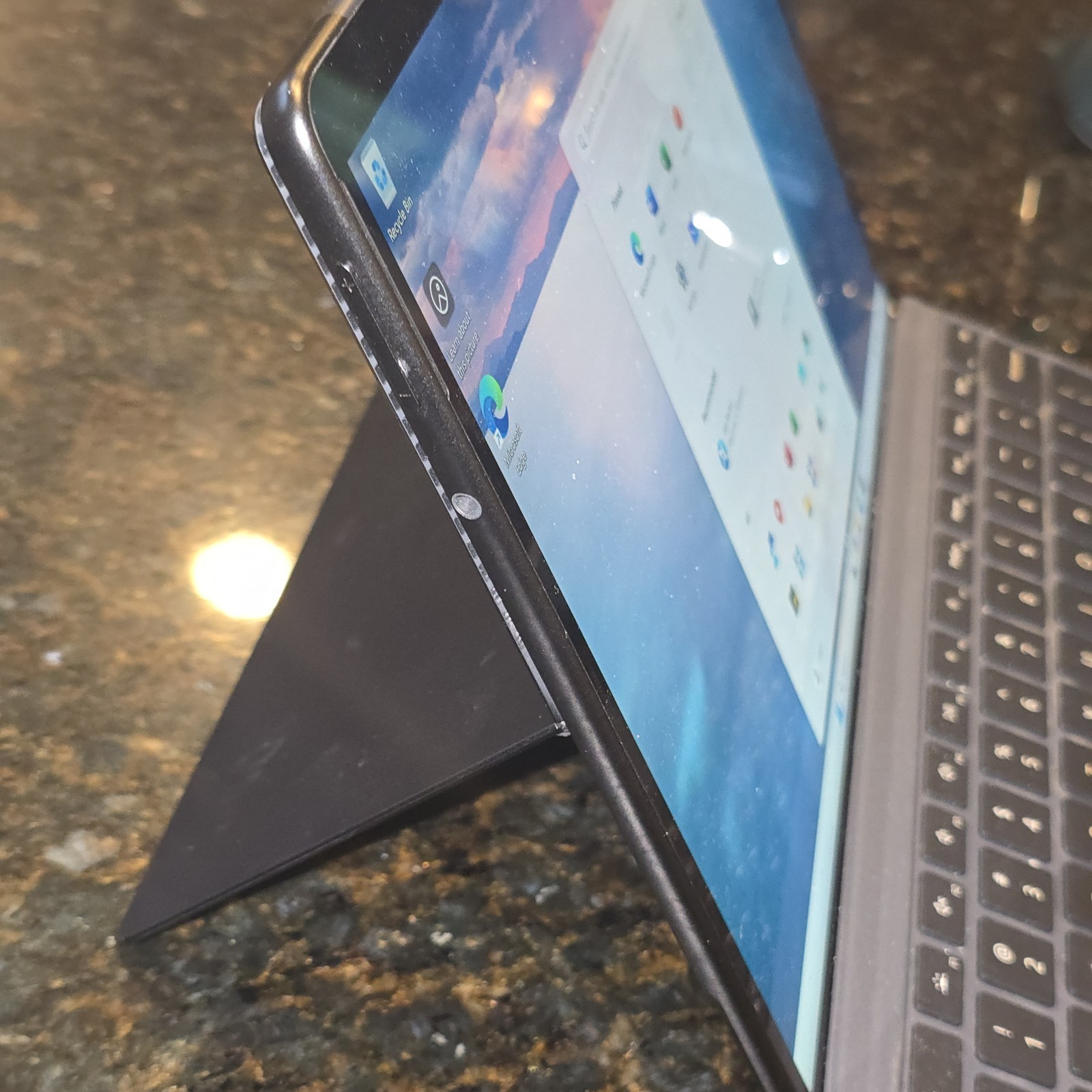 Surface Pro 8 (11th Gen) – i5‑1135G7 / 256GB SSD / 8GB RAM – Windows 11