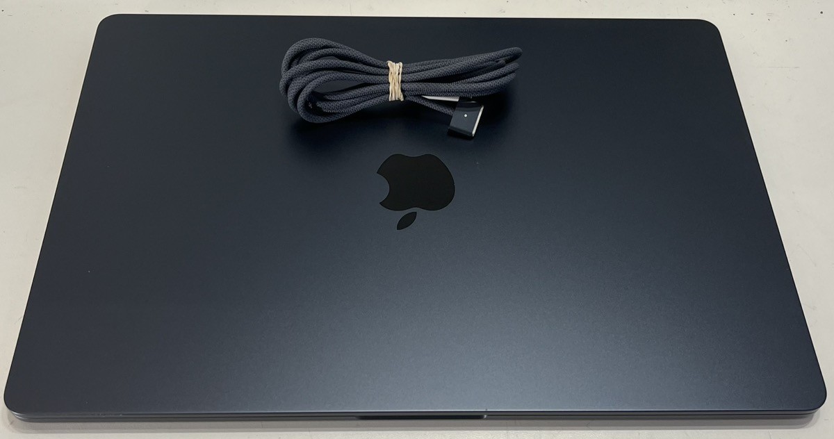 APPLE MACBOOK AIR A3241, 16GB RAM, 256GB, M4 CHIP DOES INCLUDE A CHA (P19020532)