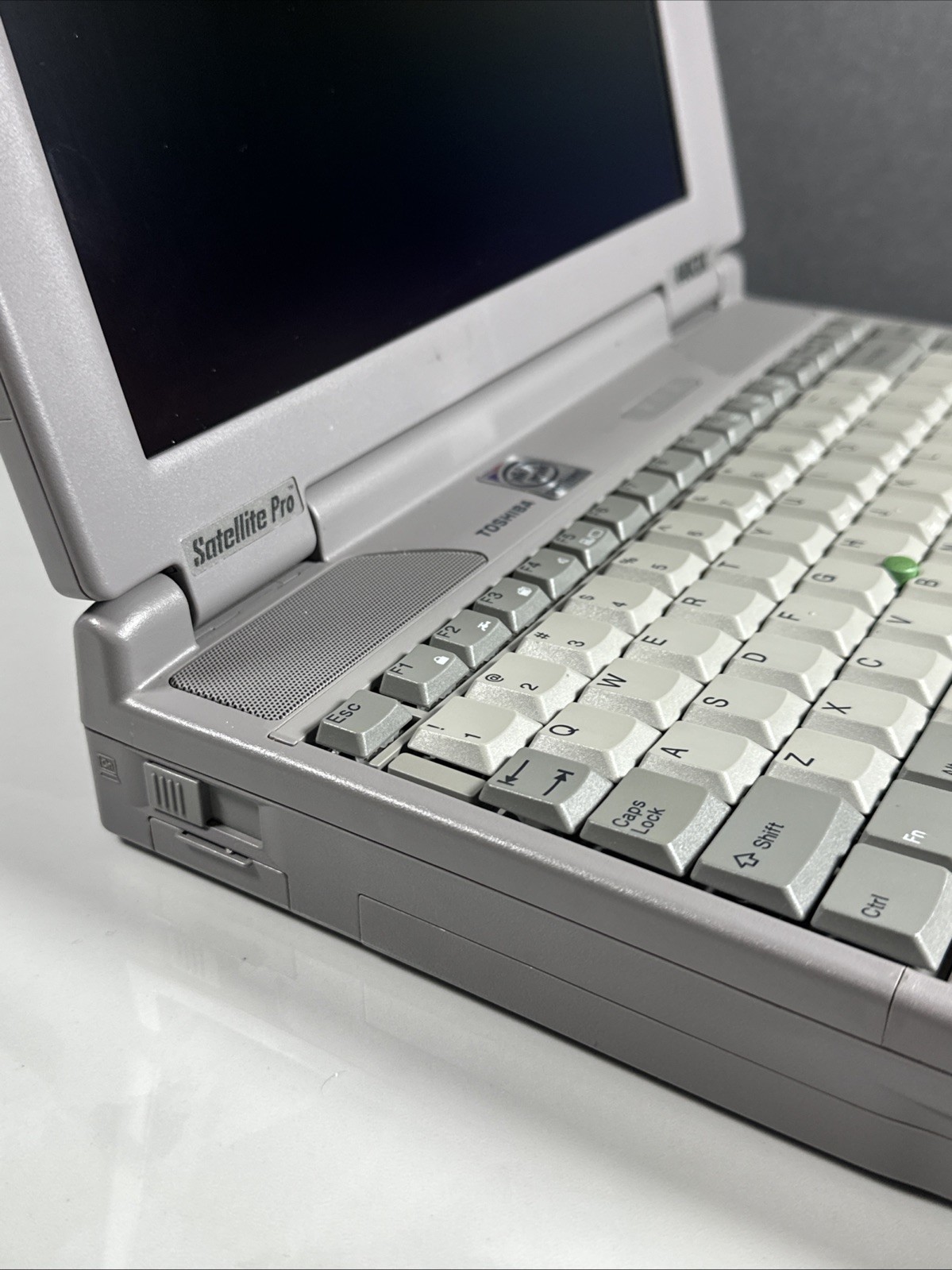 Toshiba Satellite Pro 440CDX Vintage Laptop w/ Port Replicator Charger Boot BIOS