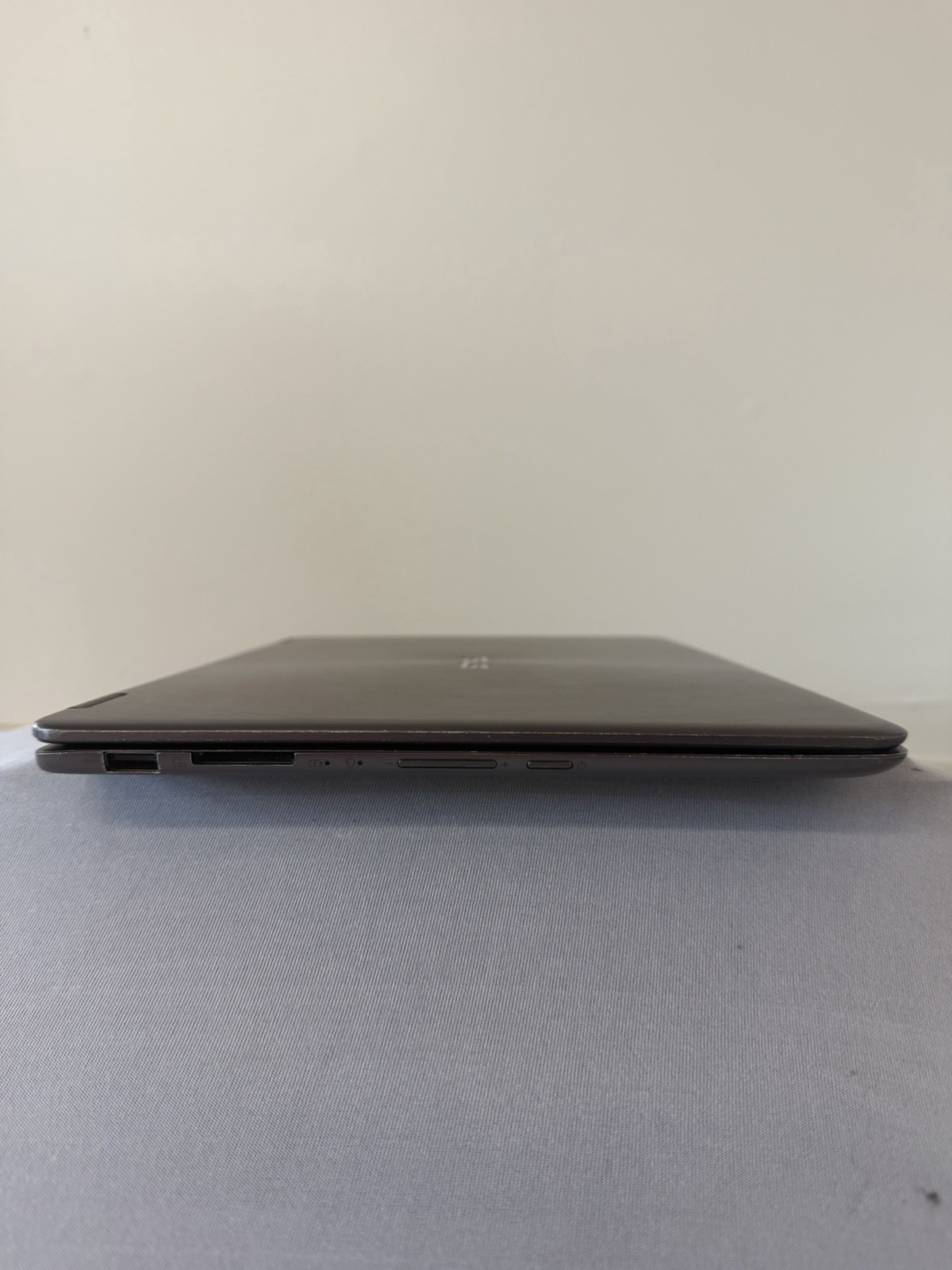Asus UX36OC Laptop – Good Screen – Intel m3-6Y30 – RAM 8 GB – Read Des
