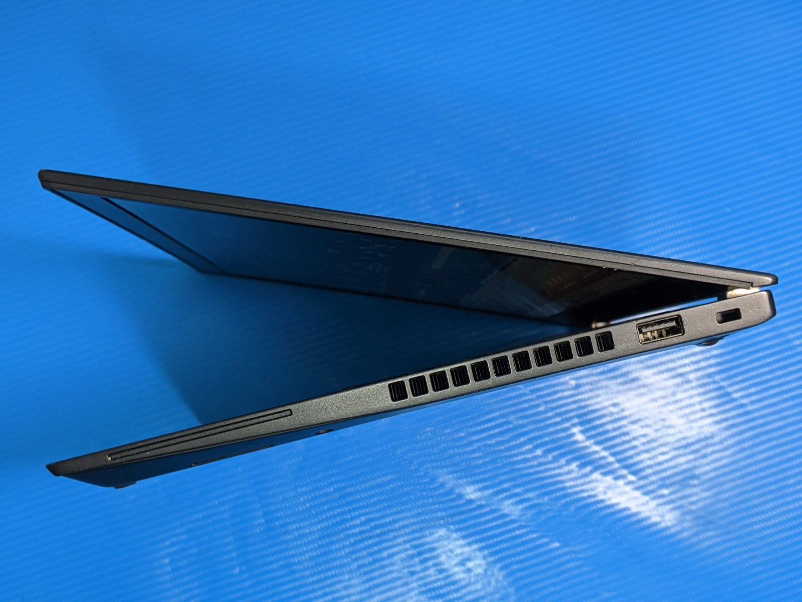 Lenovo ThinkPad T14s Gen 1 14″ FHD i5-10210U 1.6GHz 8GB 512GB SSD W11P +Charger