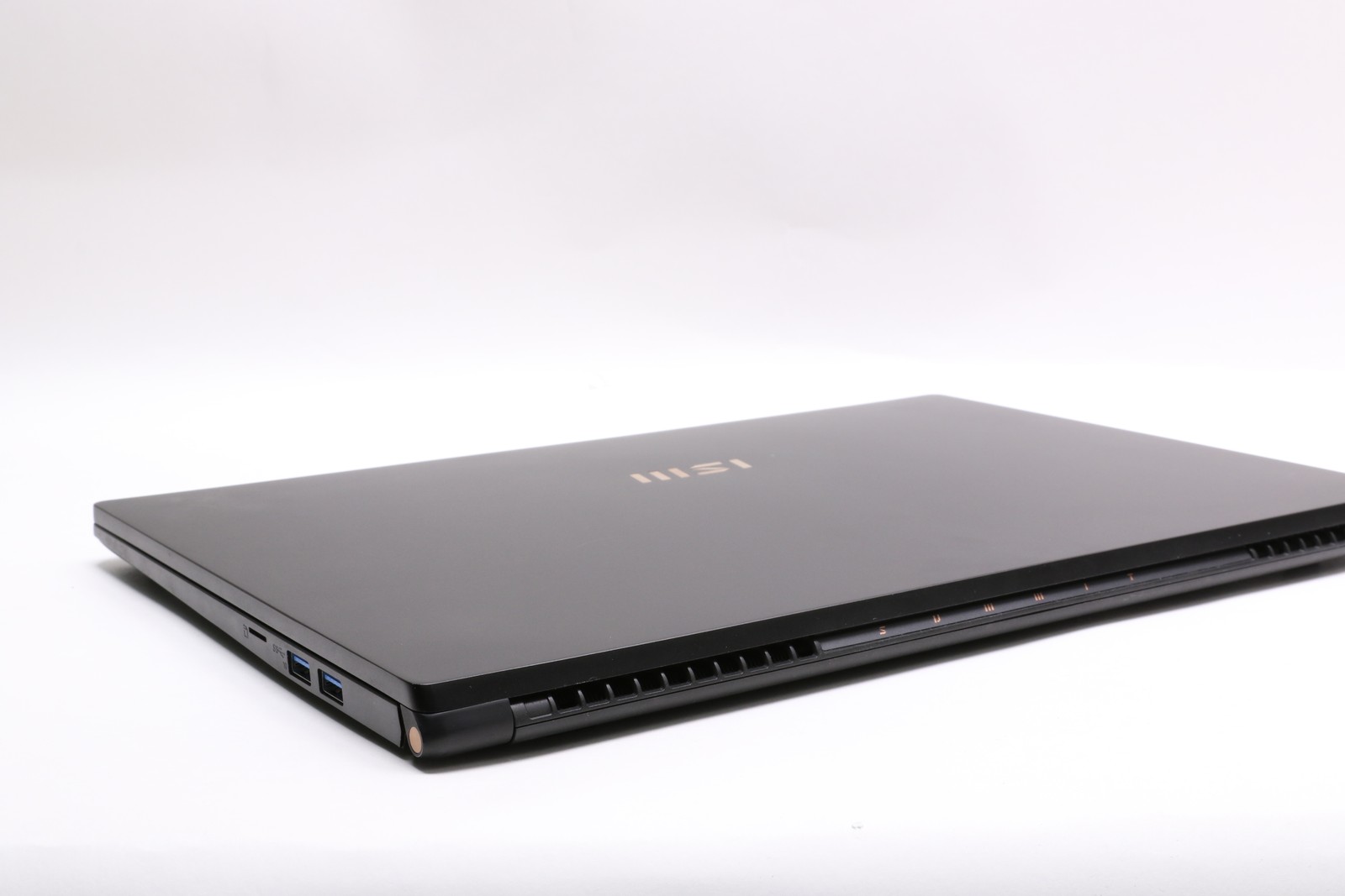 15″ MSI Summit E15 A11scst, i7-1185G7, 32GB, 1TB SSD, GTX 1650 Ti with Max-Q