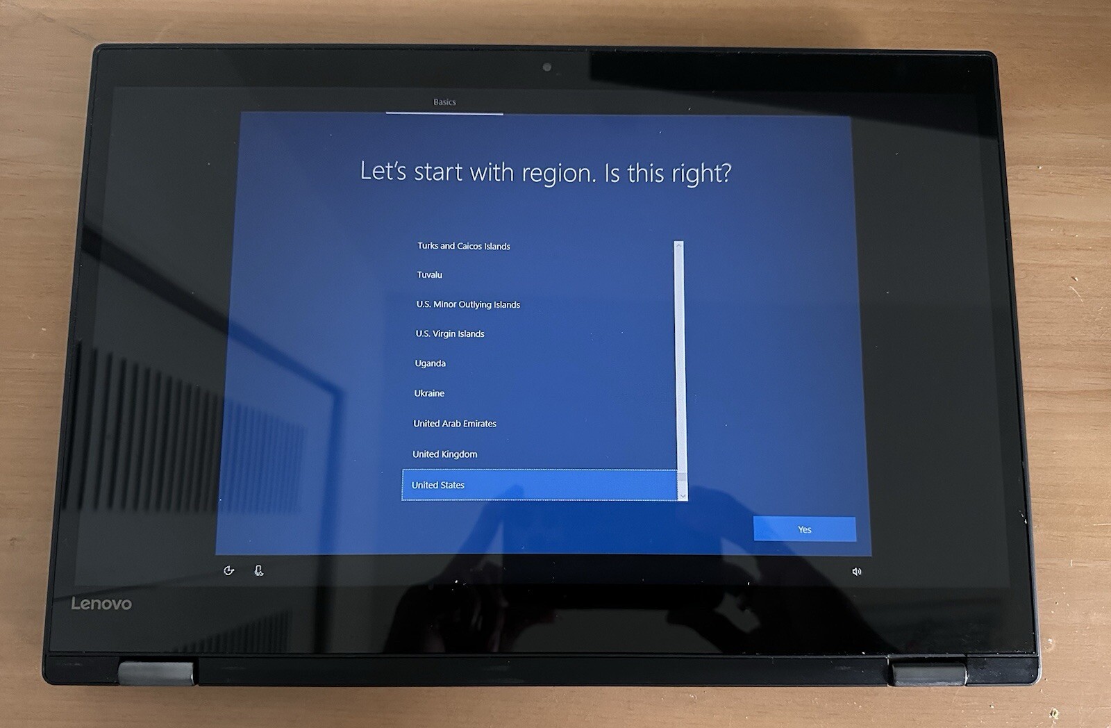 Lenovo Flex 5 – 15.6″ 2-in-1 Laptop, Intel Core i5-7200U 8GB RAM 1TB HDD Win 10