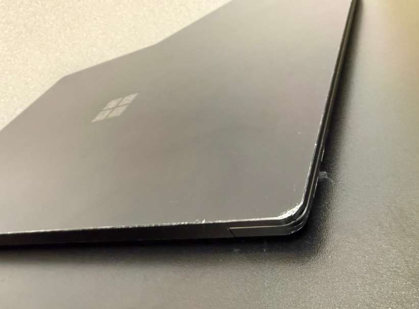 Microsoft Surface Laptop 3 15″ i5-1035G7 16GB 256GB SSD Win 11 Pro USED