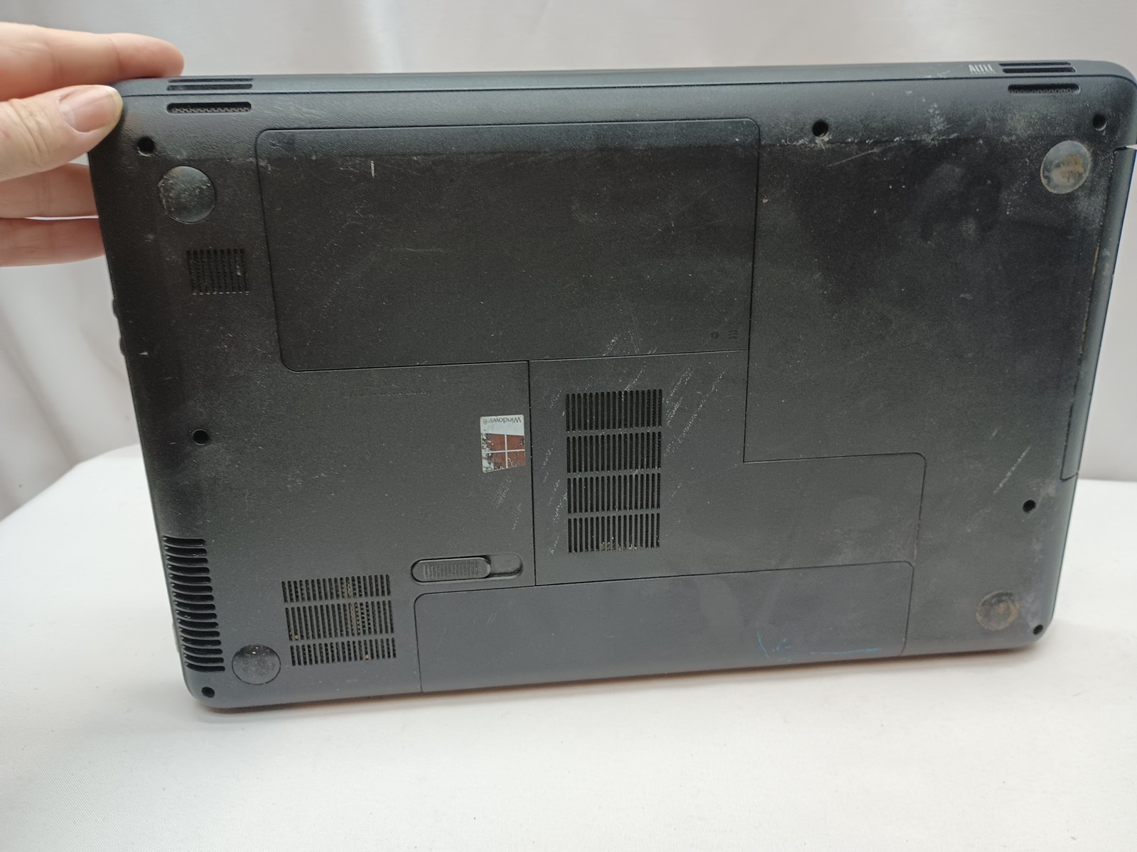 HP 2000 Notebook PC Laptop, As Is For Parts or Repair Broken Screen