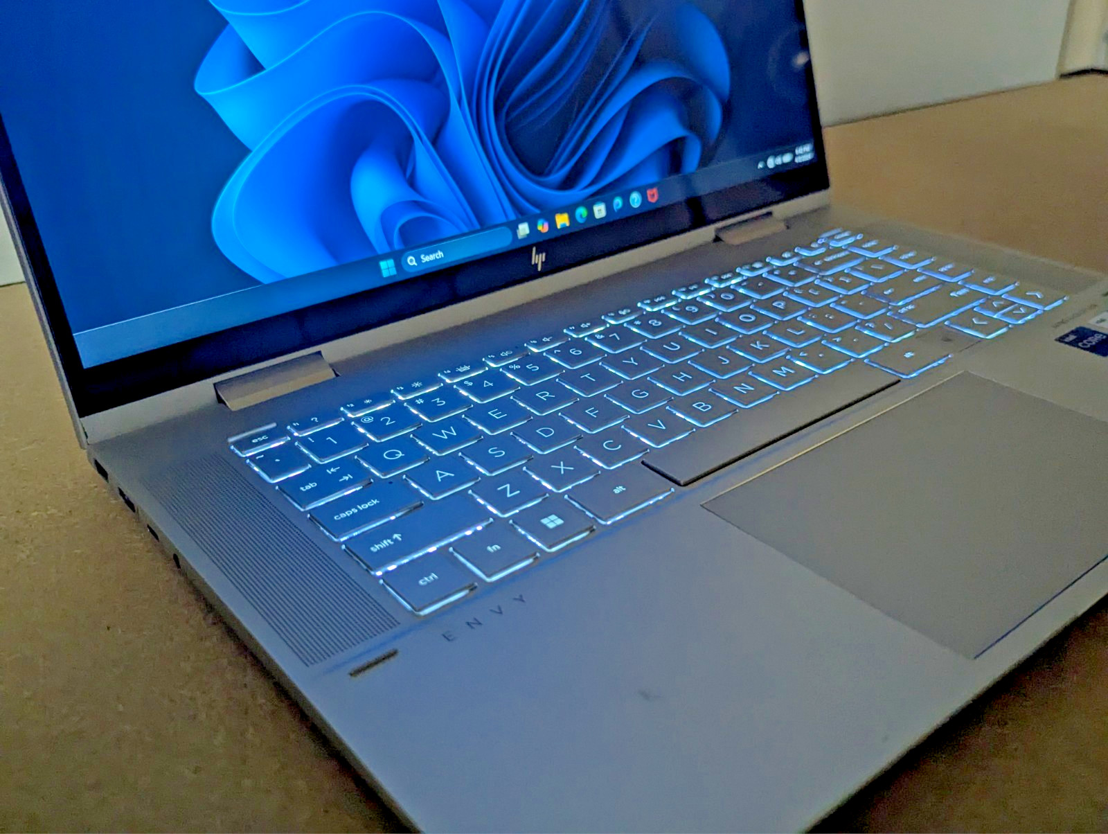 HP 15-es2072cl x360 2-in-1 Convertible 15 FHD Touchscreen i7-1260P 16GB 512GB SS