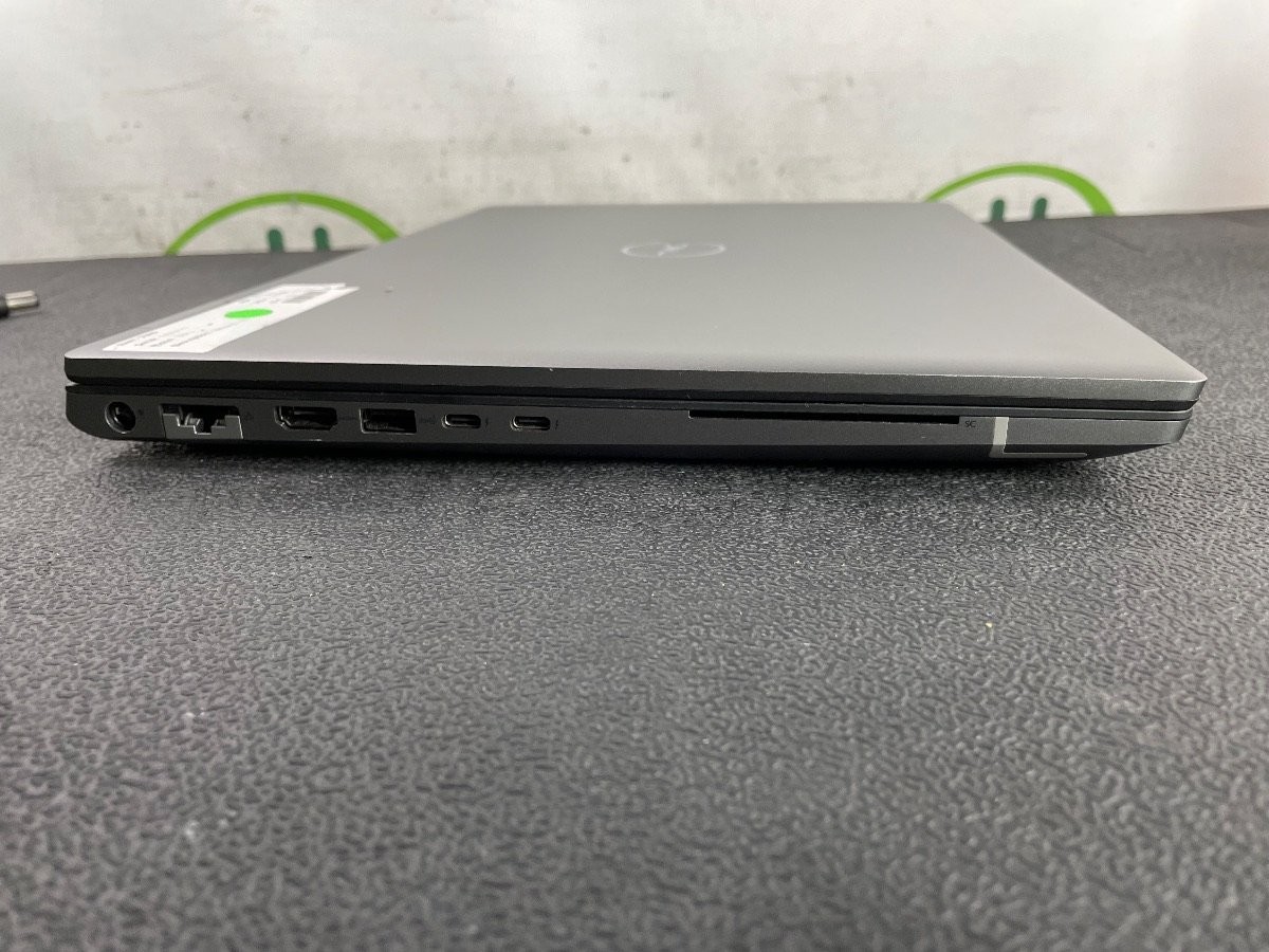 Dell Precision 7670 16″ i9-12950HX 32GB 1TB NVMe SSD Intel UHD Graphics – READ