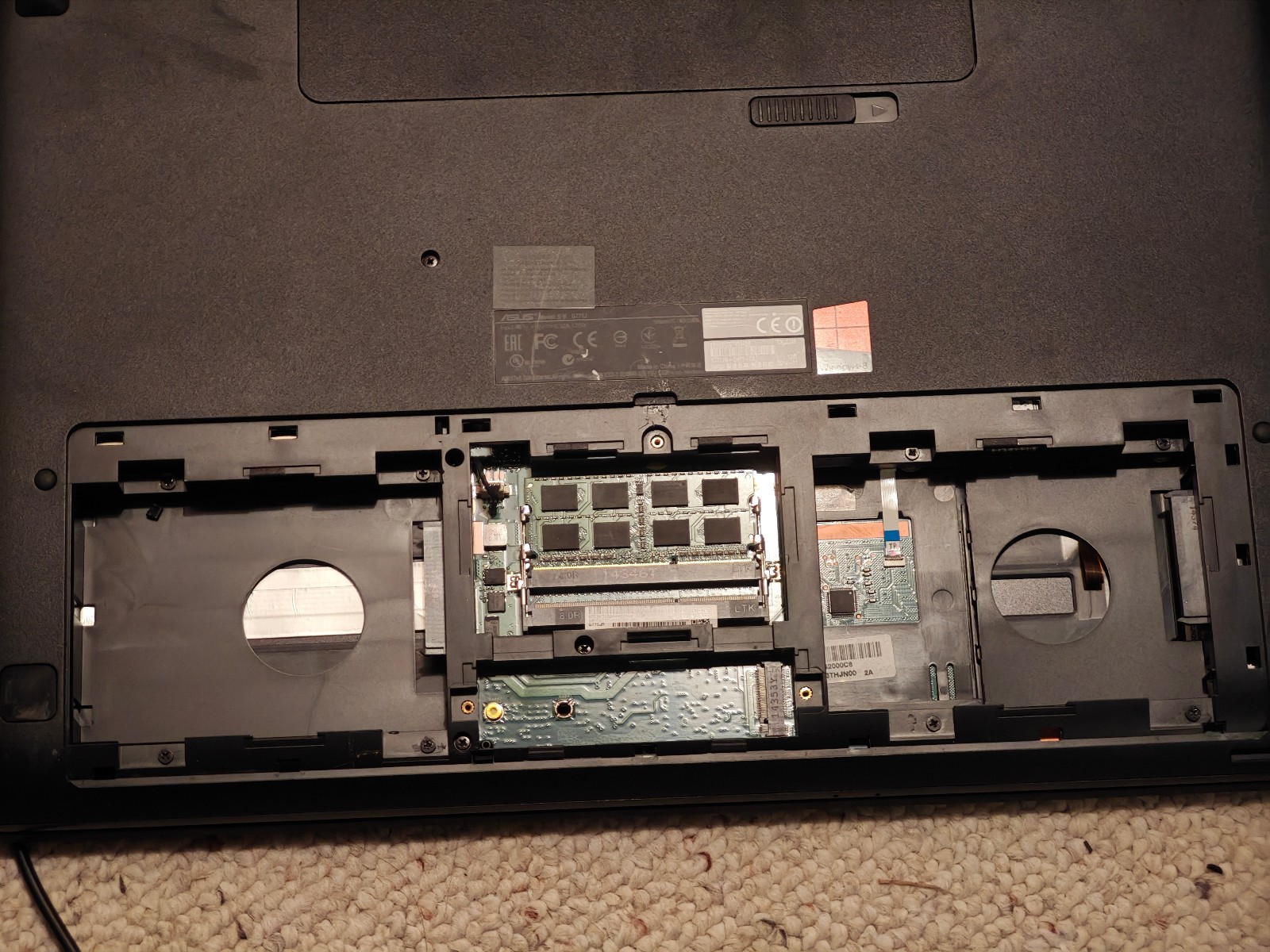Asus ROG G771 – 150GB HDD, 2GB RAM, Intel i7-4710HQ, Nvidia GTX 860M