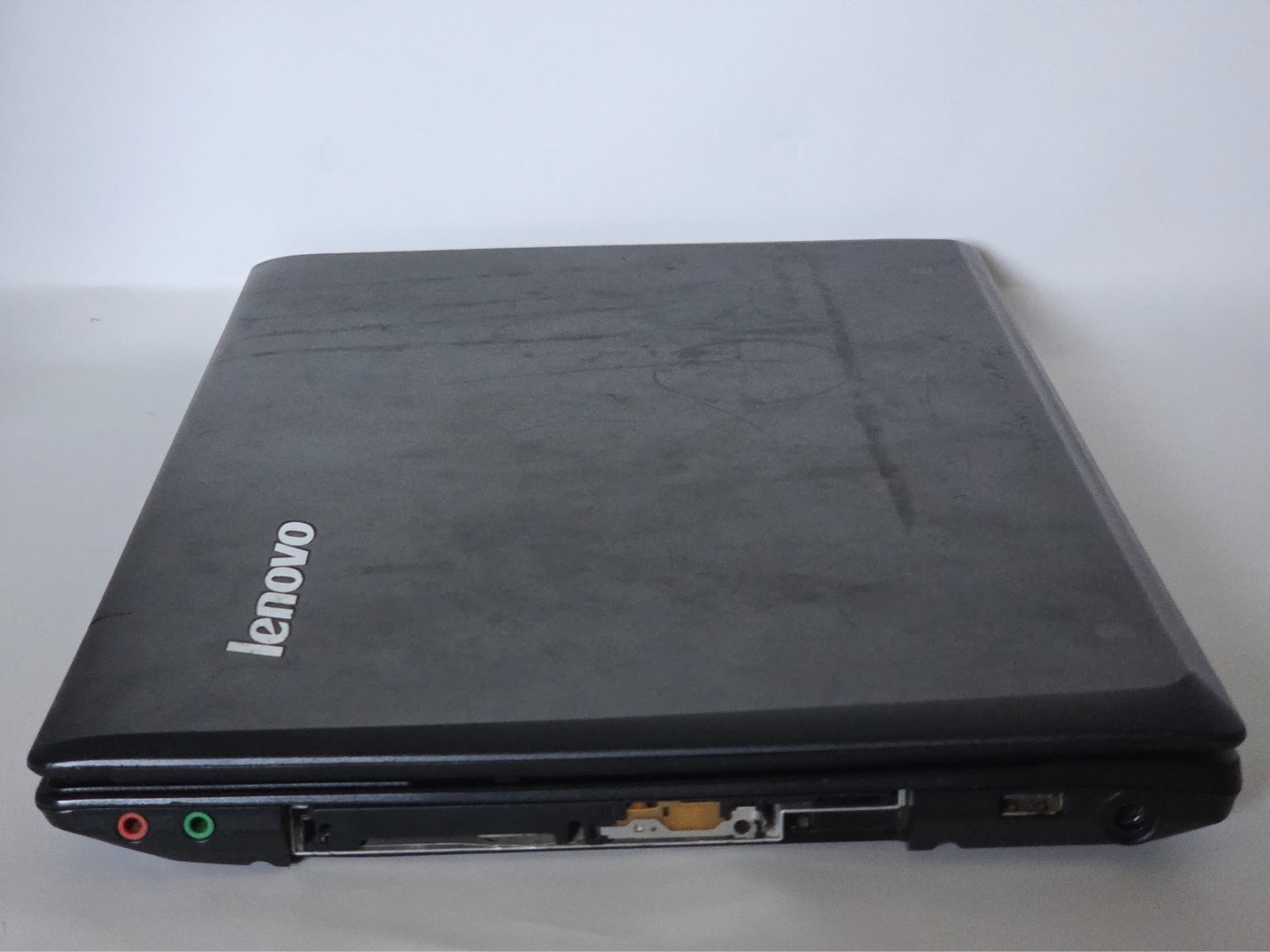 Lenovo G560 Laptop 15.6 Inch Display With Keyboard Damage And Webcam