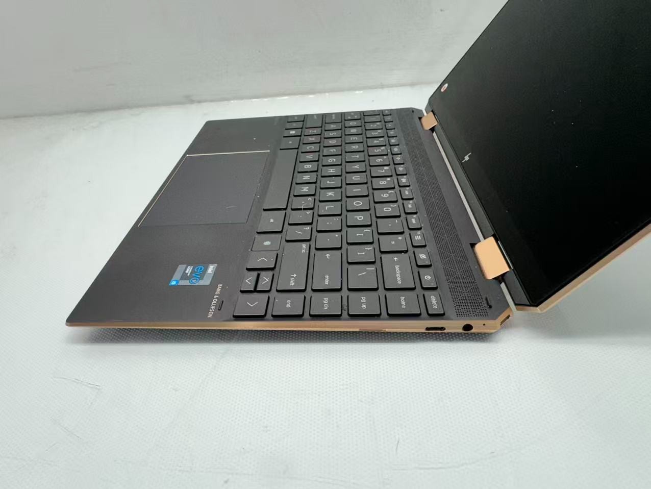 HP Spectre x360 convertible 14t-ea000 Touch i5-1135G7@2.40GHz 8G 256GB *READ*