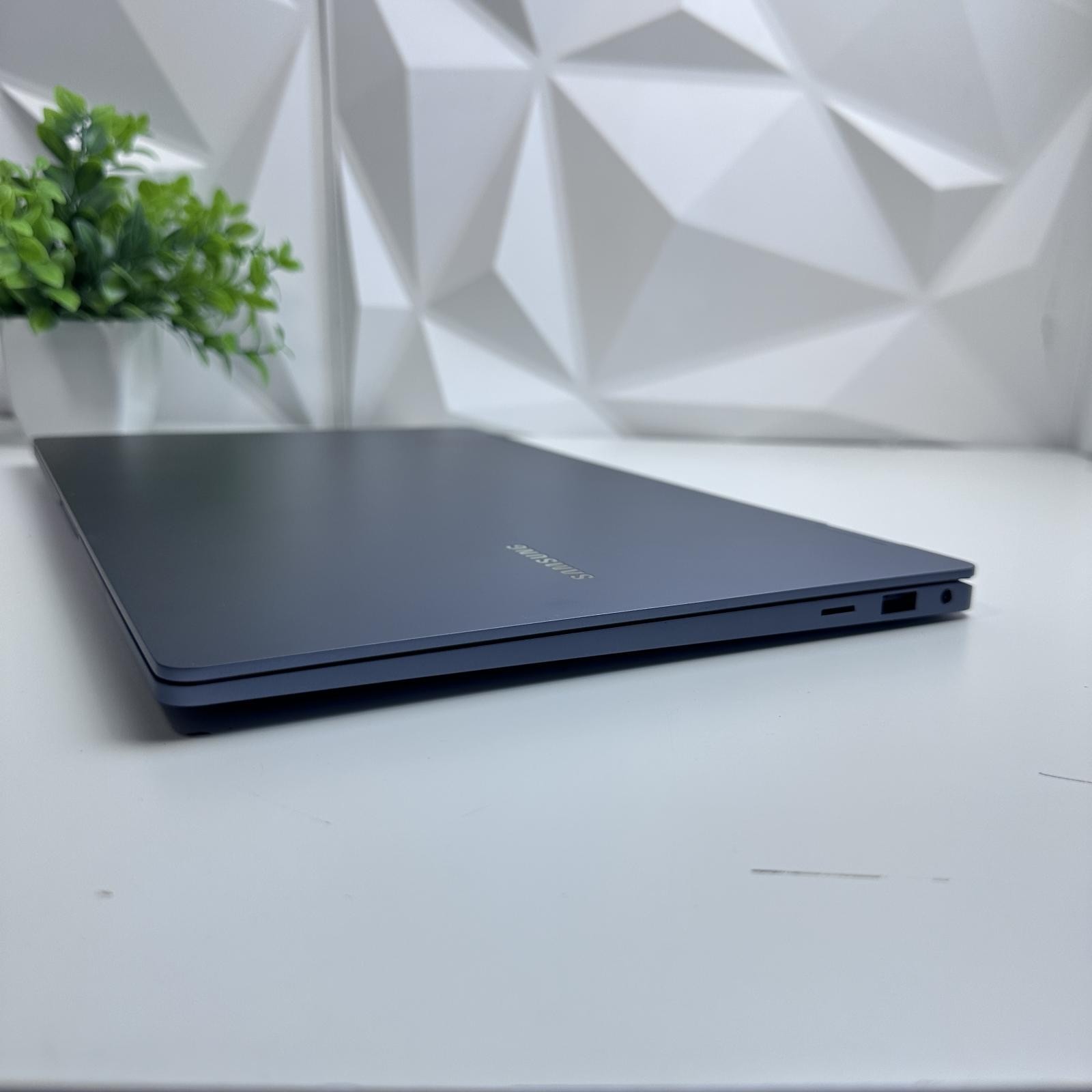 Samsung Galaxy Book4 360 Laptop, 14″, Intel Ultra 7, 16GB, 512GB *Crack Screen*