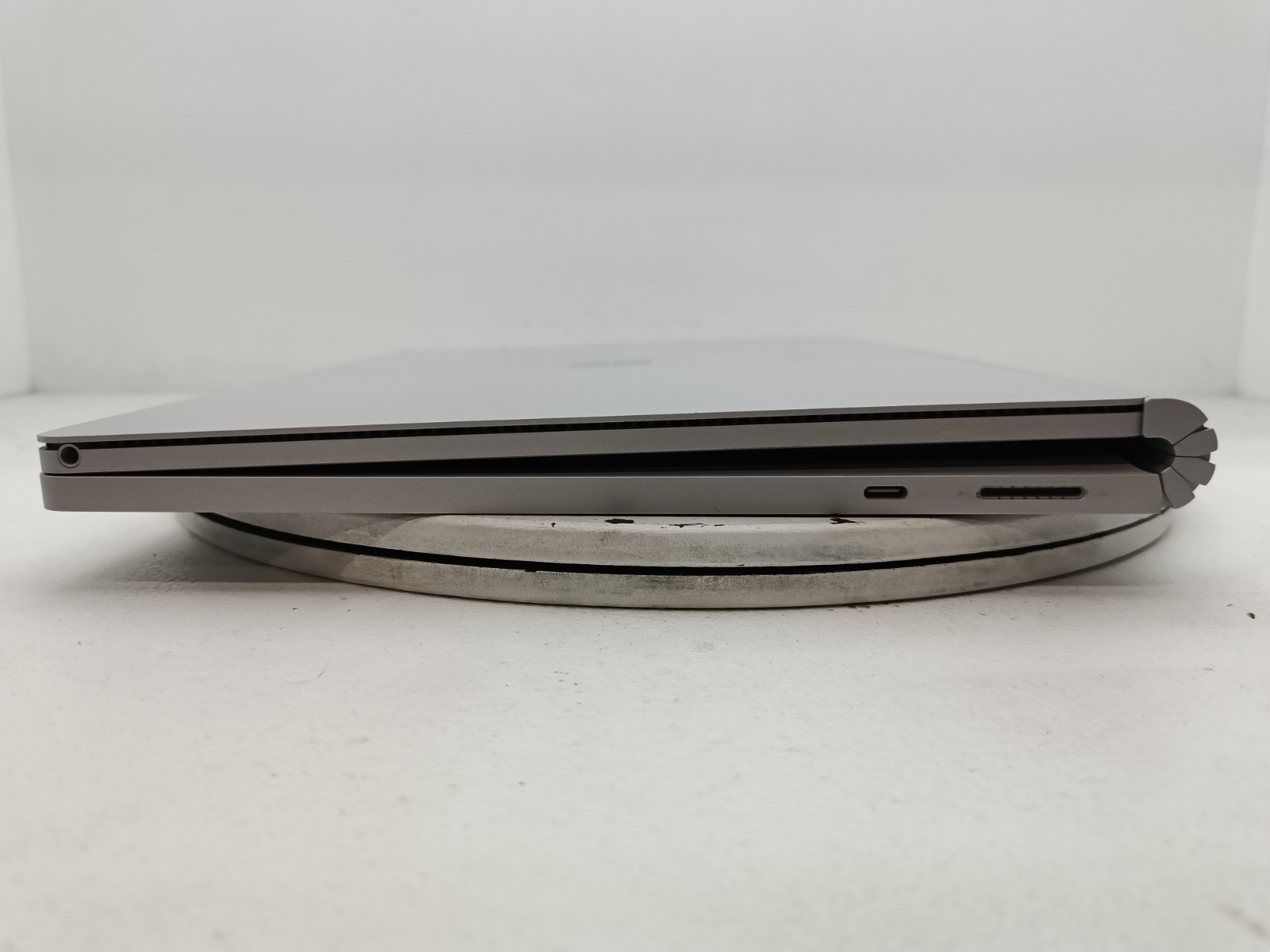 Microsoft Surface Book 2 1832 13.5″ Touch UHD i7-8650U 8GB 256GB Read #91