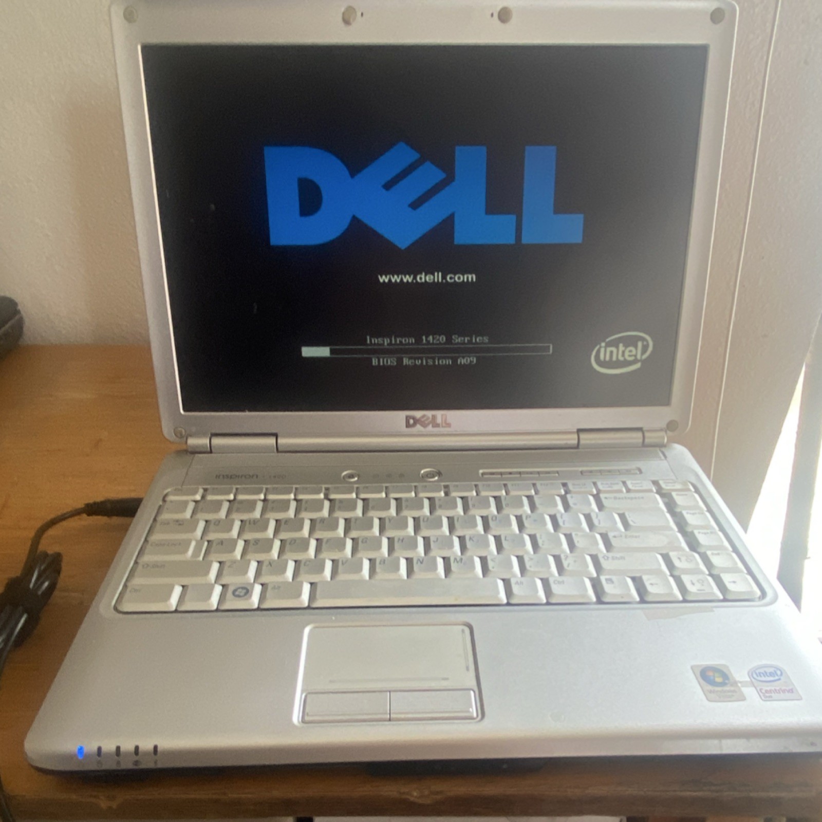 Dell Inspiron 1420 Notebook Laptop Intel Centrino 14″ Silver Windows Vista Wi-Fi