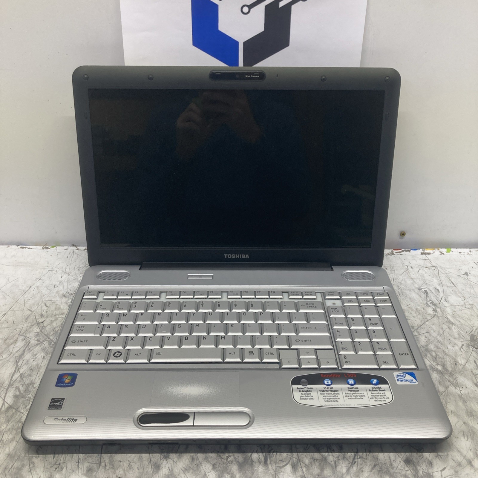 Toshiba Satellite L505 Pentium Dual-Core T4400 2.20GHz 3GB no HDD Boot to BIOS