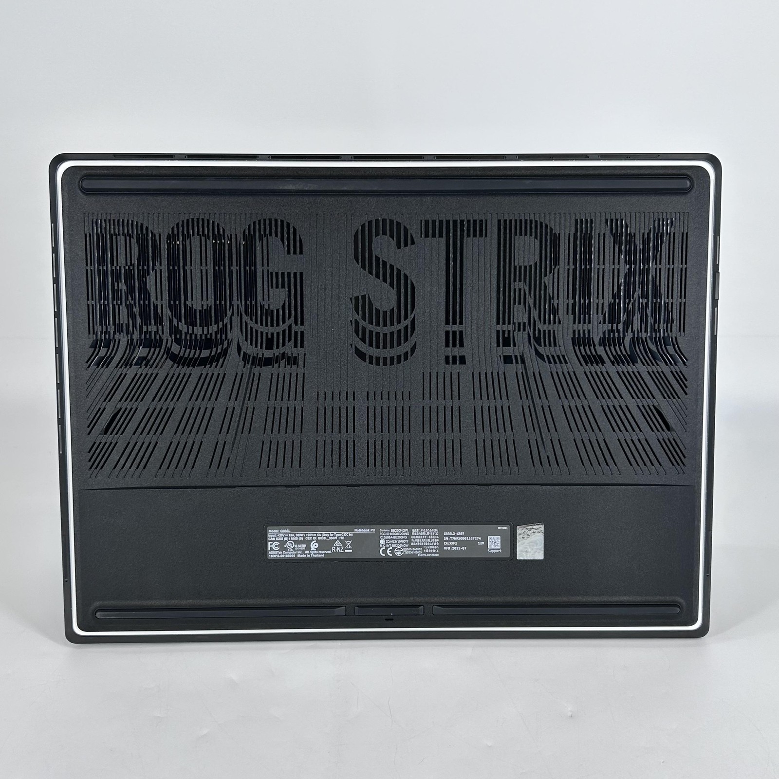 Asus ROG Strix Scar 18 G835 240Hz QHD+ 2.7 GHz Ultra 9 275HX 32GB 2TB RTX 5090