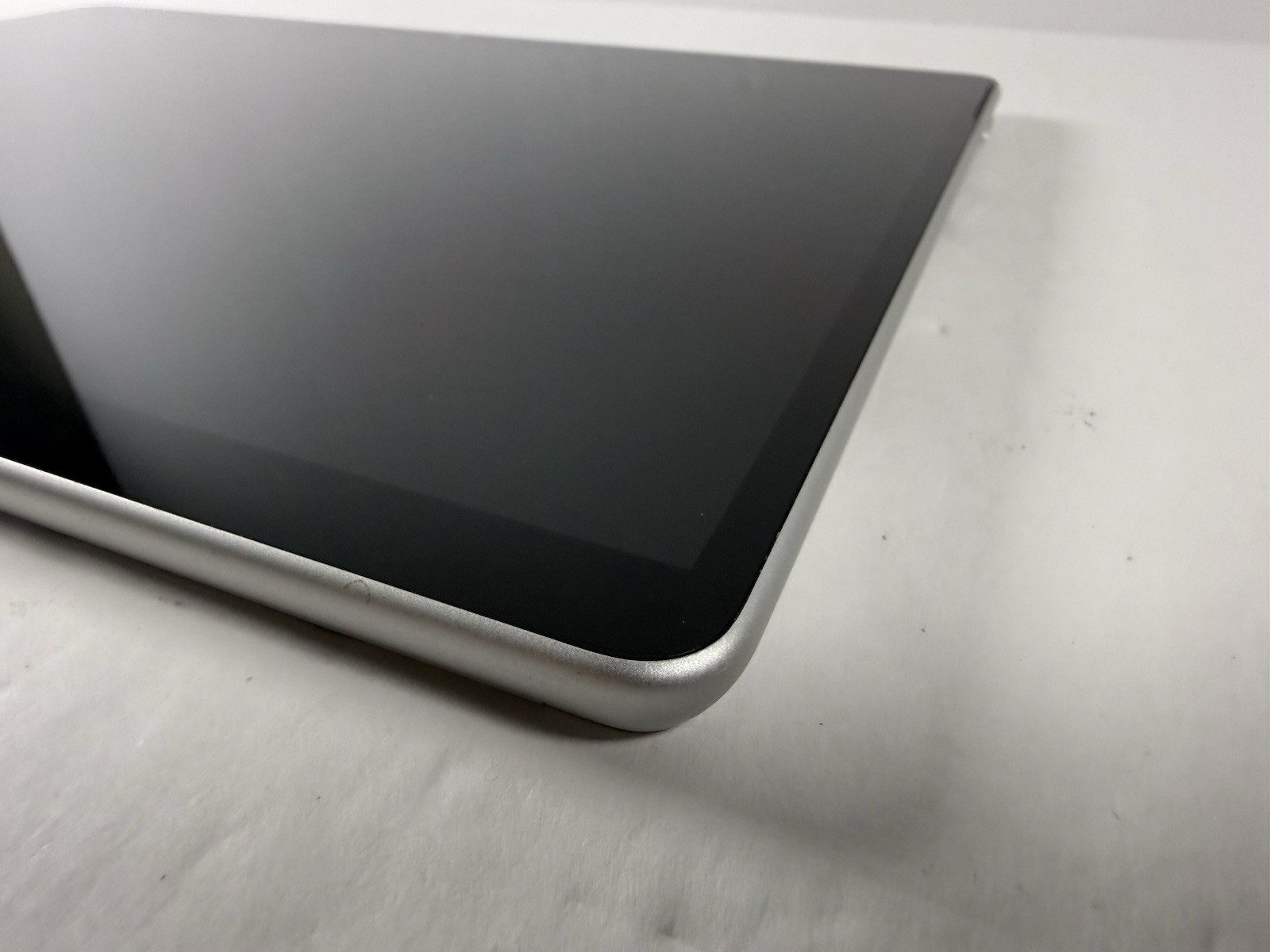 Microsoft Surface Pro 8 (1982) i5-1145G7 – 16GB RAM – 256GB 120Hz – Win 11 Pro