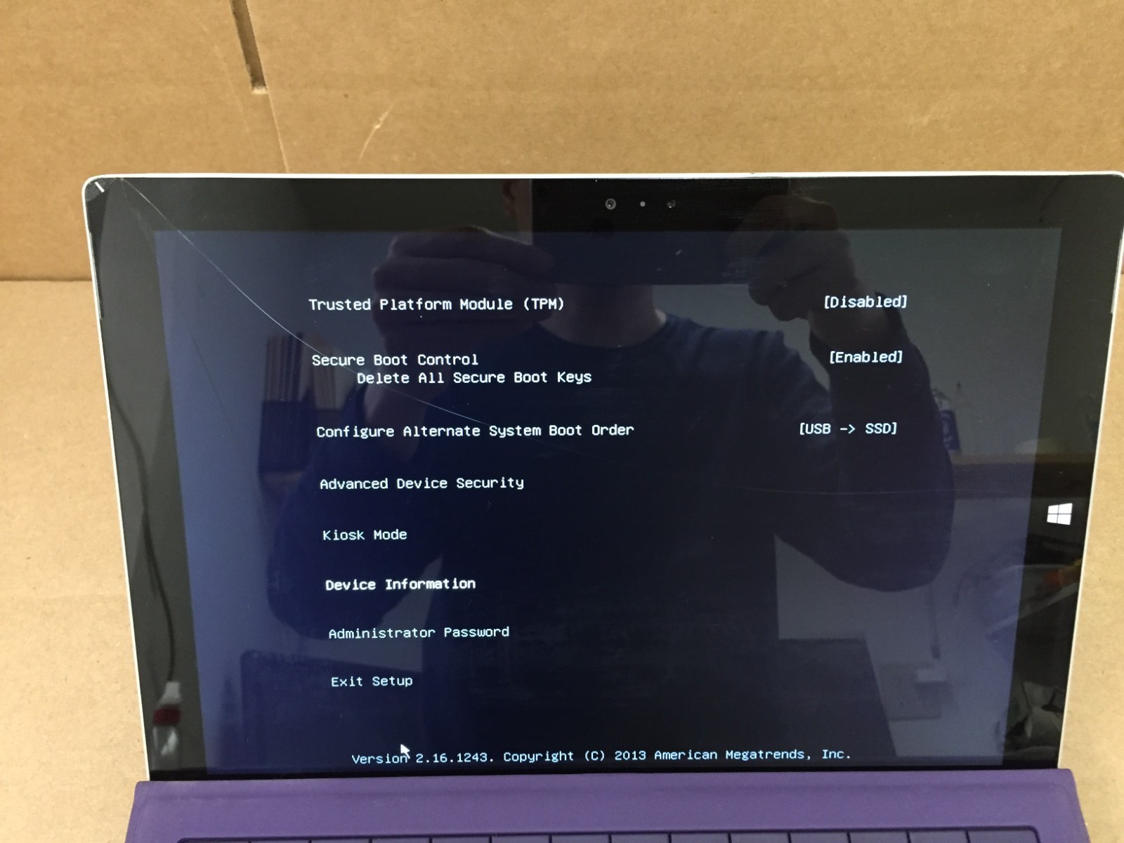 Microsoft Surface Pro 3 12″ i5-4300U 8GB RAM 256GB SSD w/KB No AC -Cracked