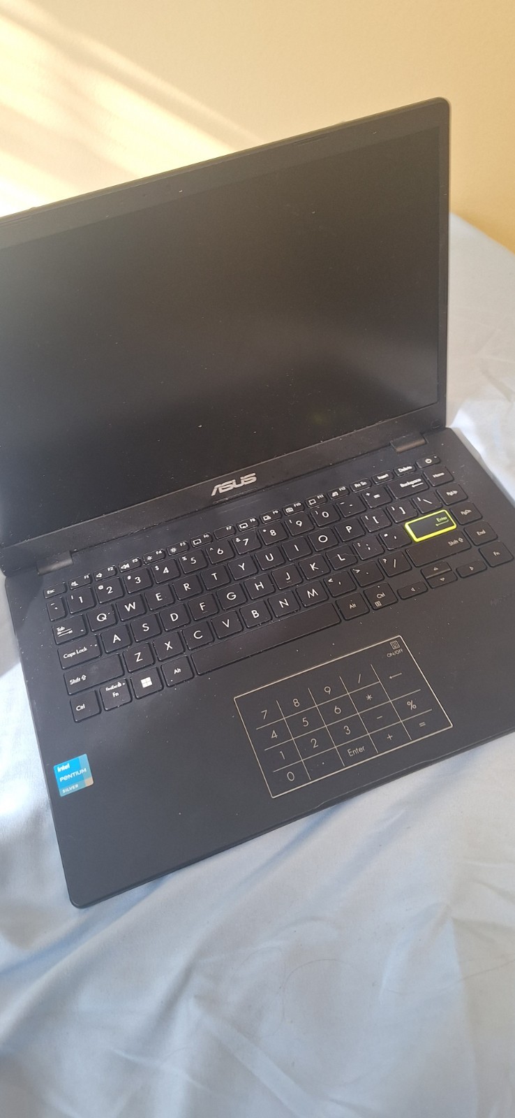 ASUS Vivobook Laptop E410K, Extremely Good Condition, with Original Charger