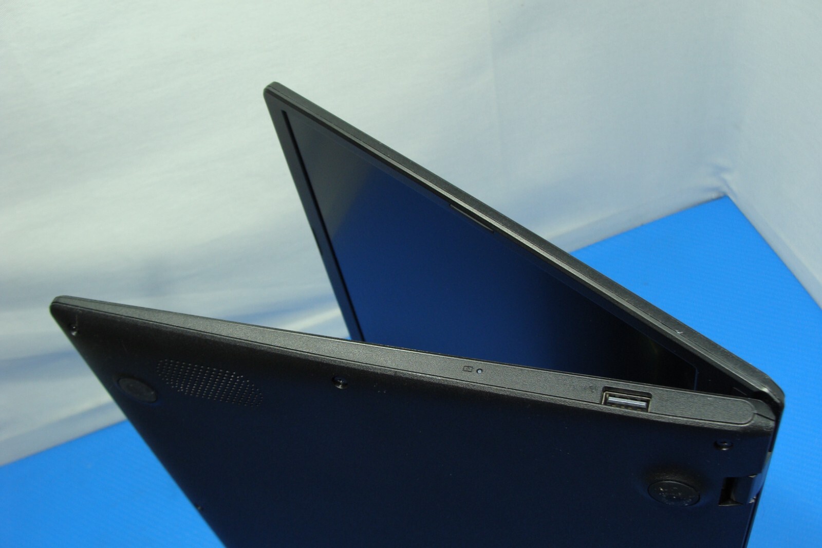 ASUS VivoBook E510MA 15.6″FHD Celeron N4020 1.1GHz 4GB 64GB 95ttery +Charger