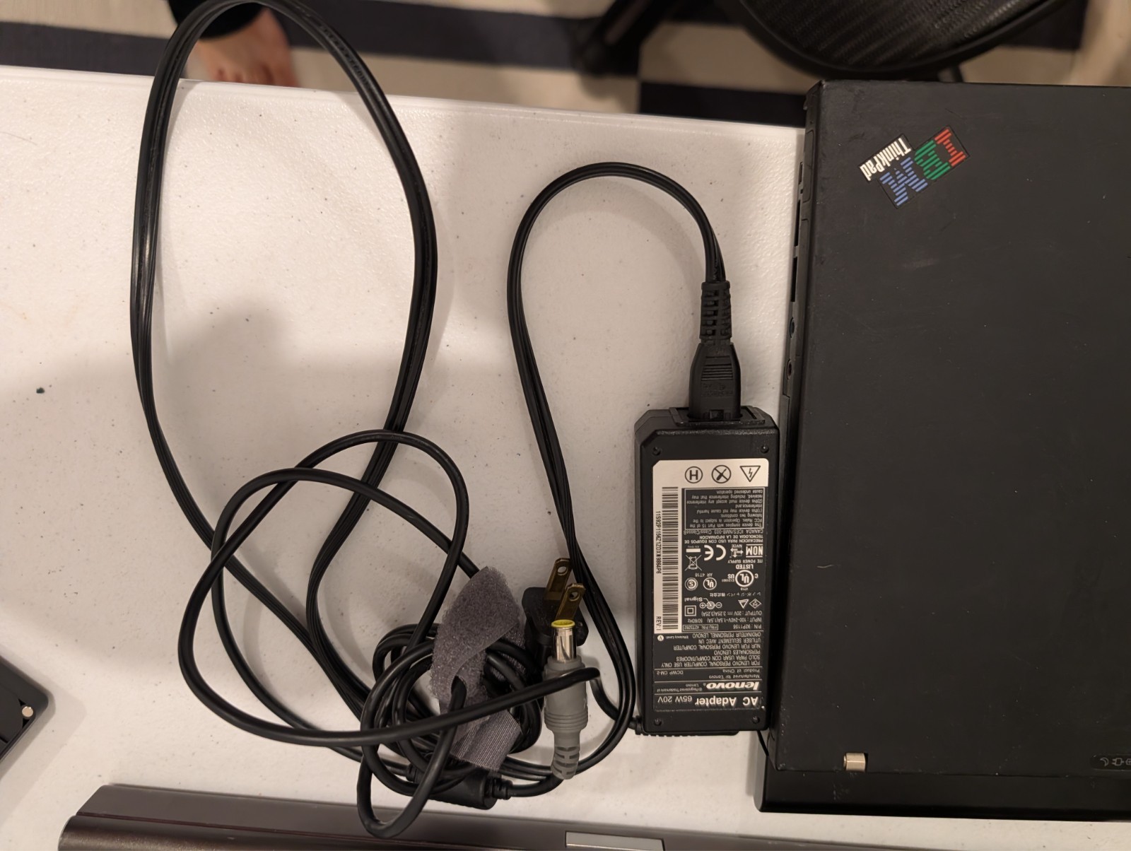 IBM ThinkPad X60 with Ultrabase Win XP Laptop Core Duo T2400 2GB RAM 40GB HDD