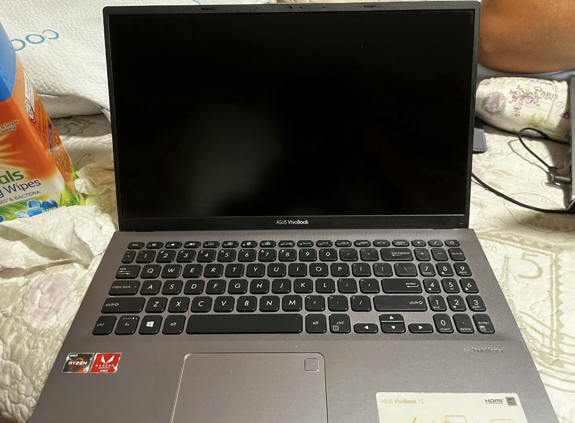 Asus VivoBook 15 F512D Ryzen 7 3700U, 8 GB Ram, 512GB HD Pow