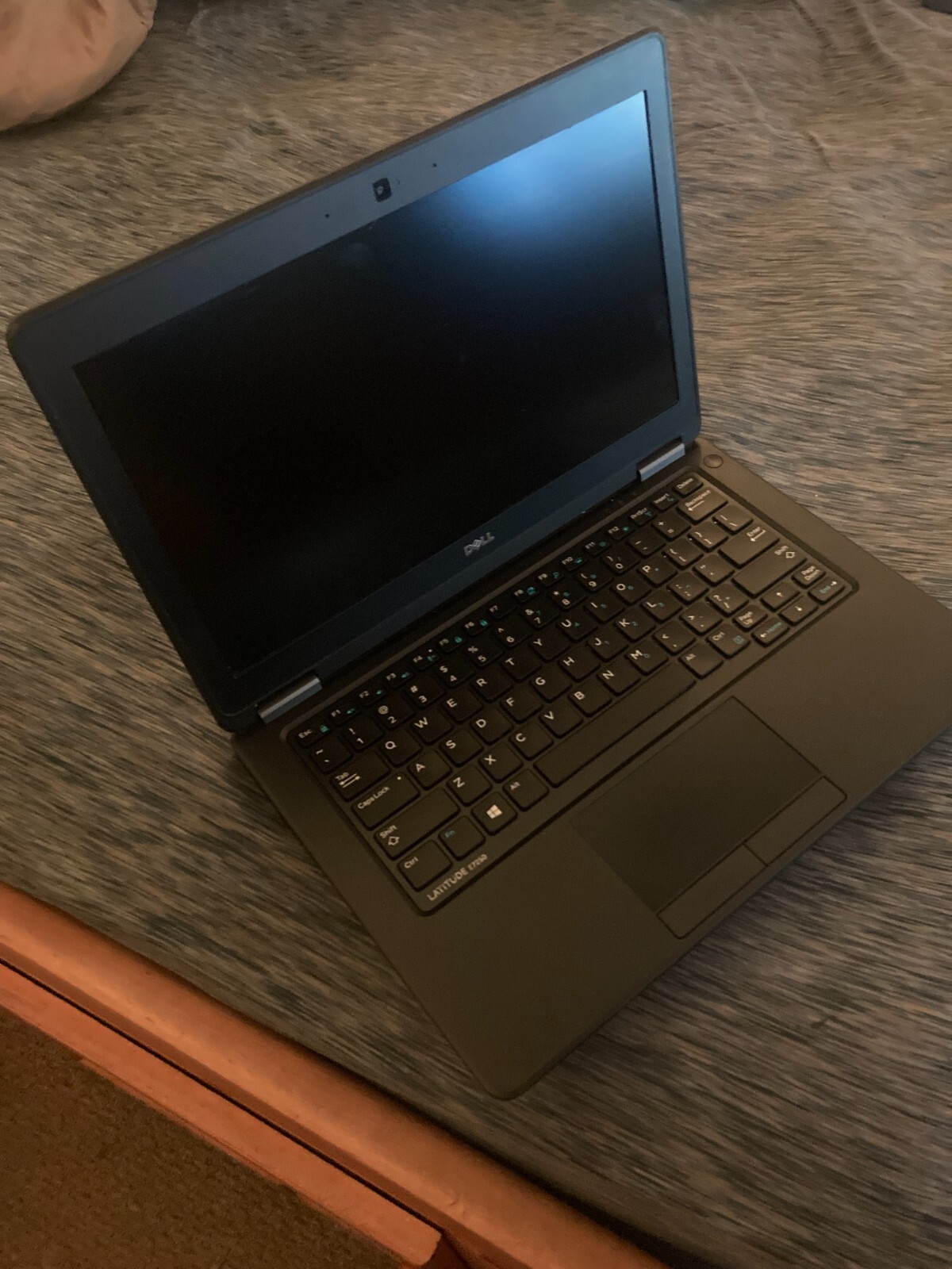 Dell Latitude E7250 12.5″ (256GB, Intel Core i7 5th Gen., 2.60GHz, 16GB) Laptop