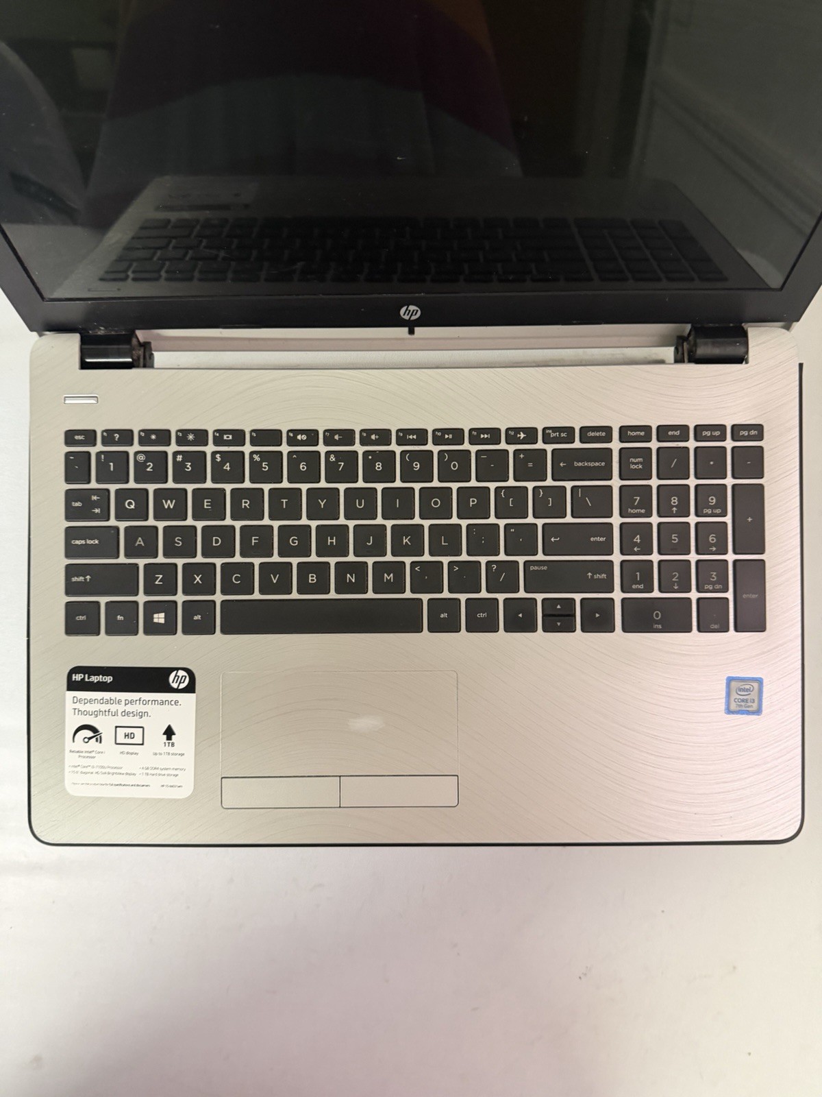 HP Laptop – Unknown if Screen is Good – Intel i3 Gen 7 – No RAM – Read Des
