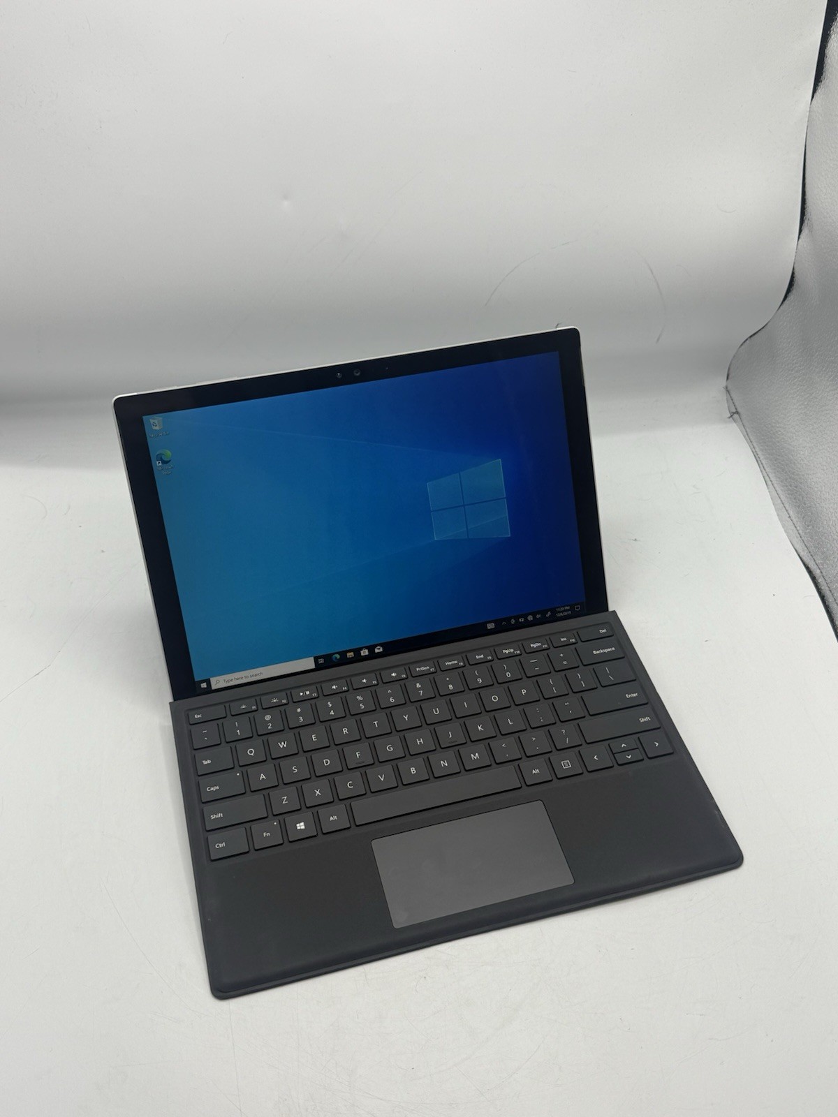 Microsoft Surface Pro 4 1724 12.3” Intel M3-6Y30 4GB RAM 128GB SSD Win10P