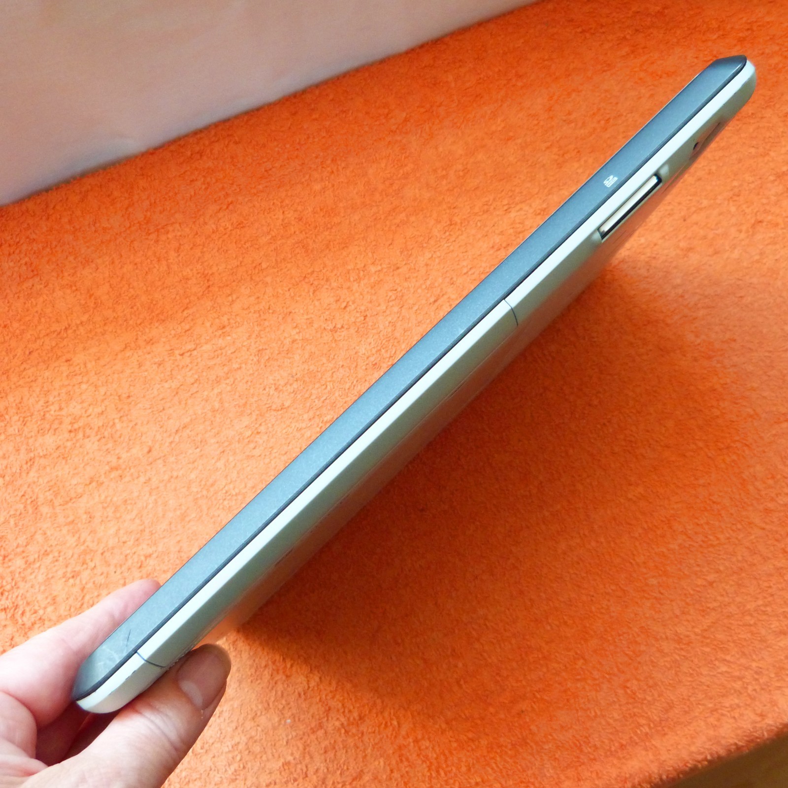 Fujitsu Q550 Convertible Tablet PC 10″ TOUCHSCREEN l EXTRAS l Windows 7 PRO