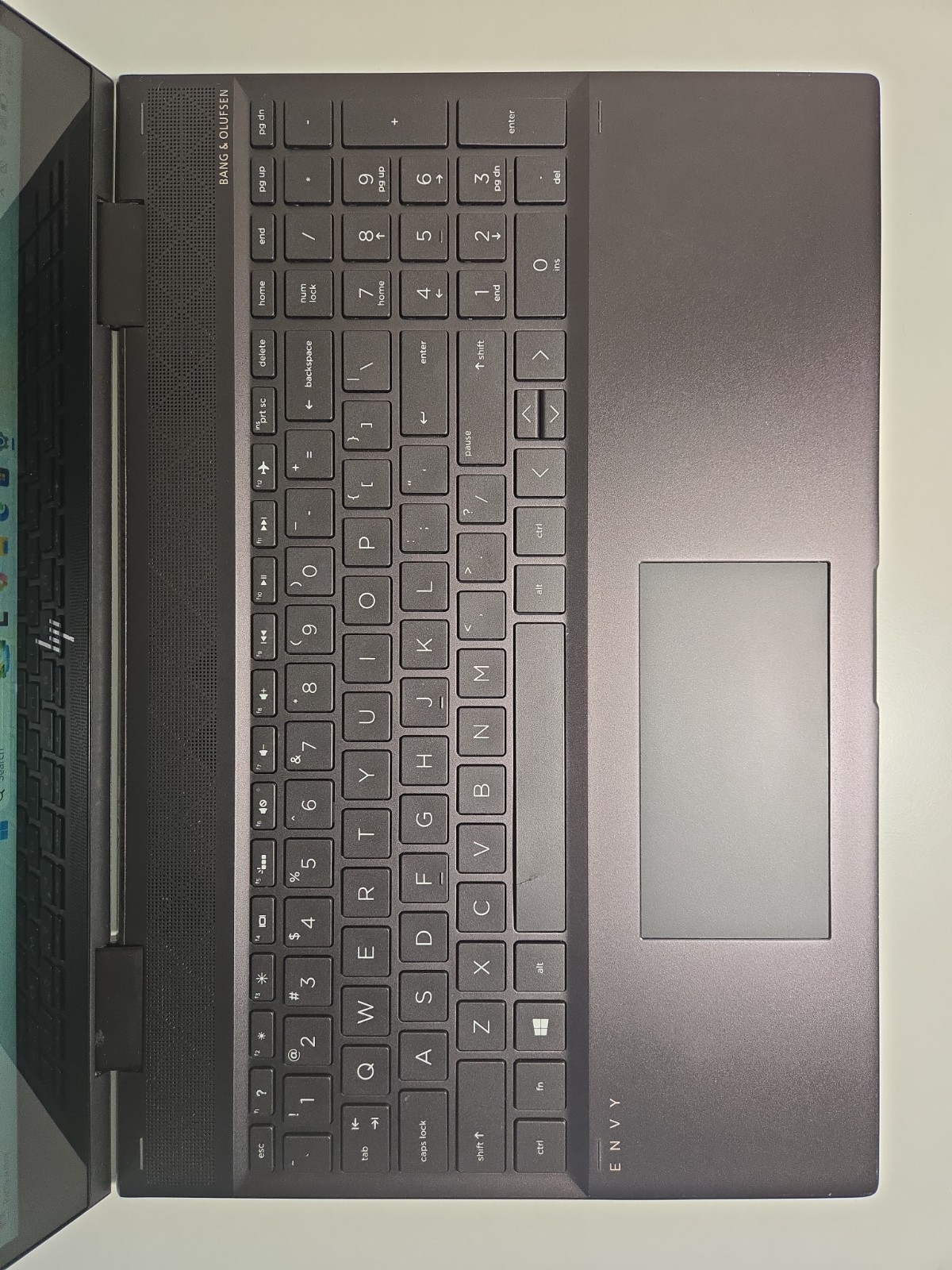 HP Tscr 15,6/ 2in1/ Ryzen 5-2500u/ Radeon GFX/ 8Gb/ Ssd 255Gb/ Battery/ NO AC