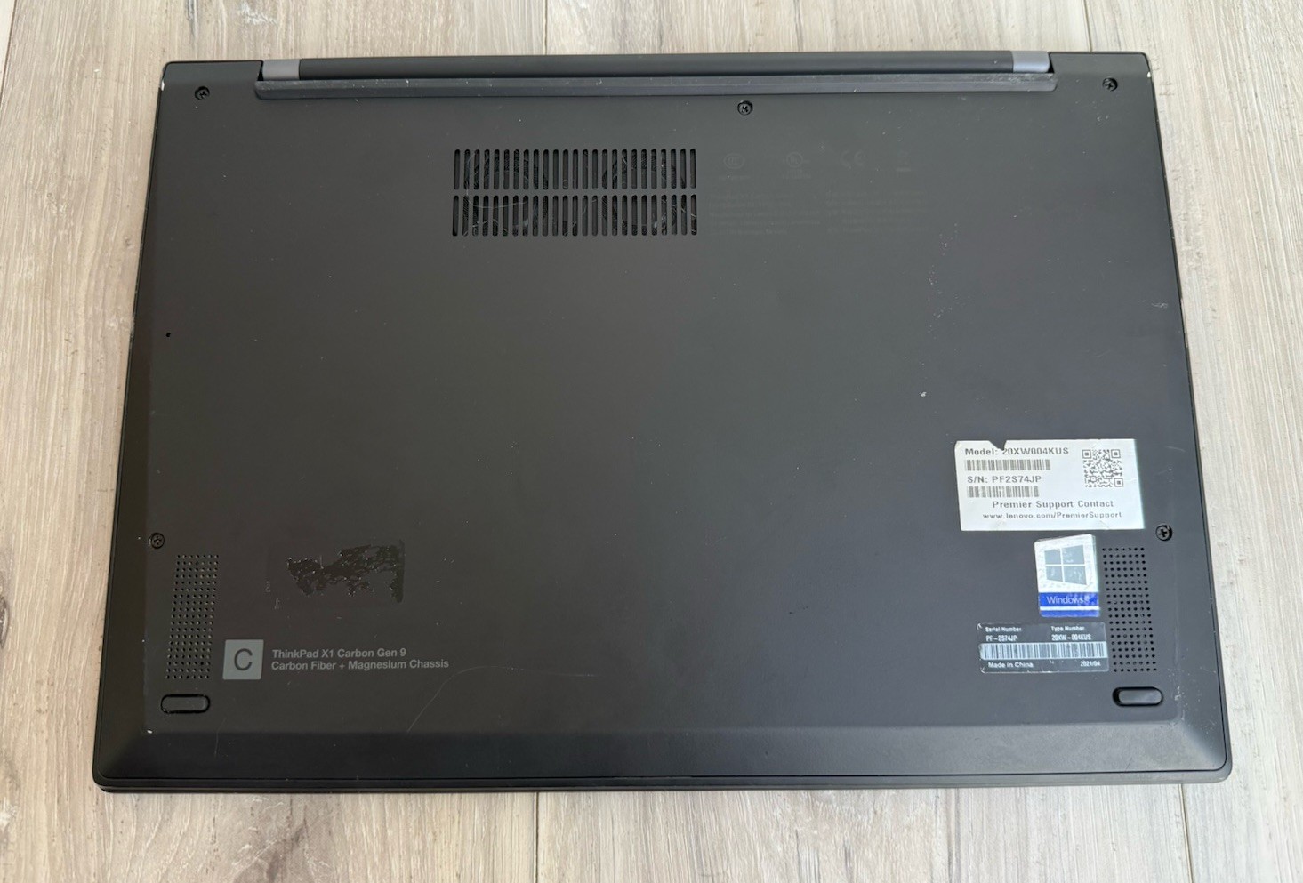 Lenovo ThinkPad X1 Carbon Gen 9 Intel i5-1135G7 16GB RAM NO SSD / OS MISSING DOT