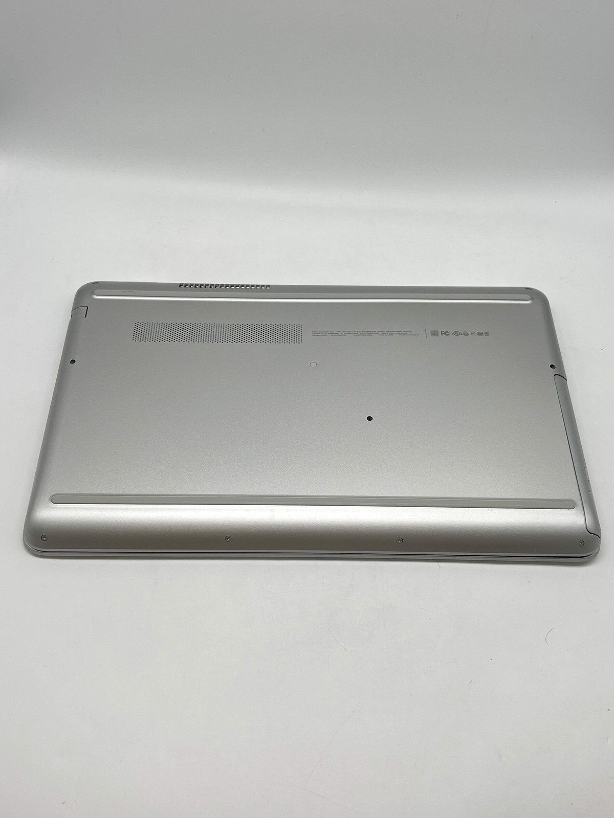 HP Pavilion 15-aw053nr AMD A12-9700P 8GB RAM 1TB HDD – For Parts (Read)