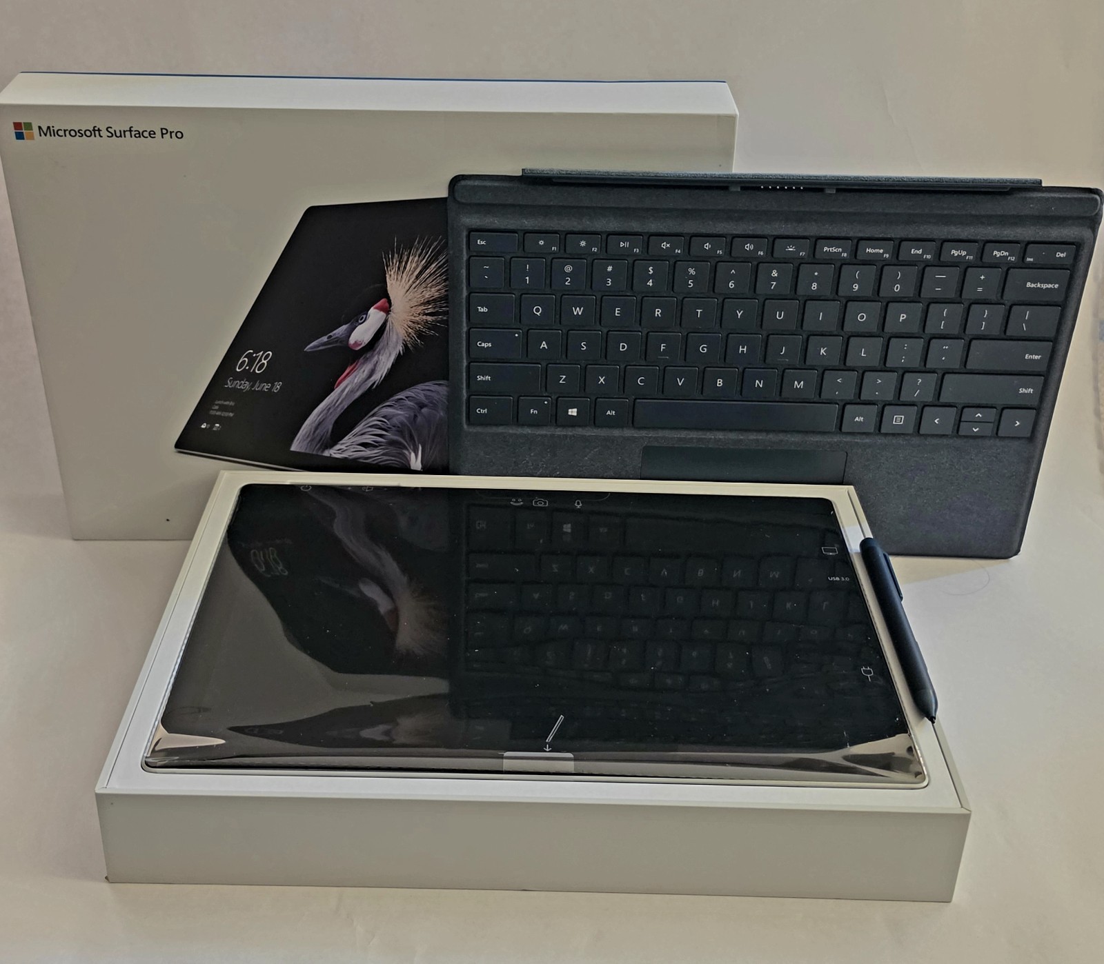 Microsoft Surface Pro 5th Gen 1796, Core i5-7300U, 8GB RAM, 128GB SSD + MS Pen!