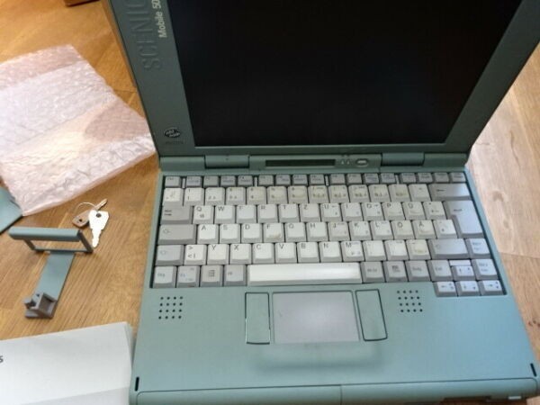 Rare! Siemens Nixdorf Scenic Mobile 500 Notebook Laptop + Docking Vintage Retro